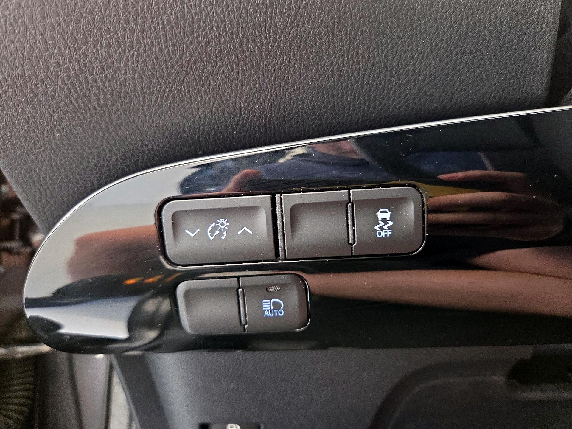 Thumbnail: 2017 Toyota Prius - 13