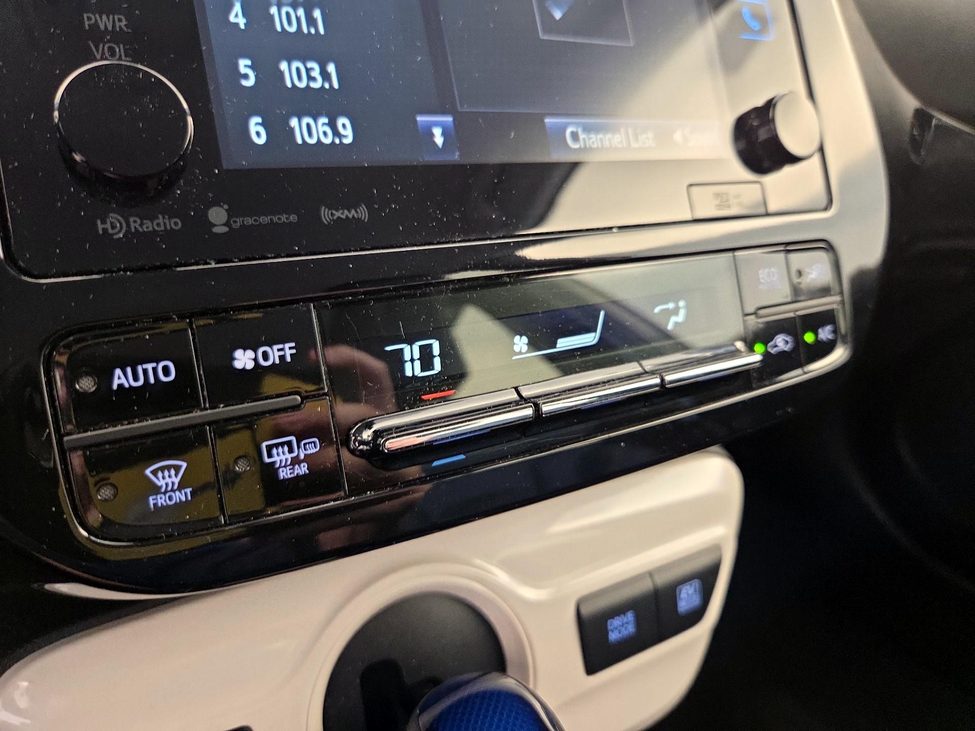 Thumbnail: 2017 Toyota Prius - 16