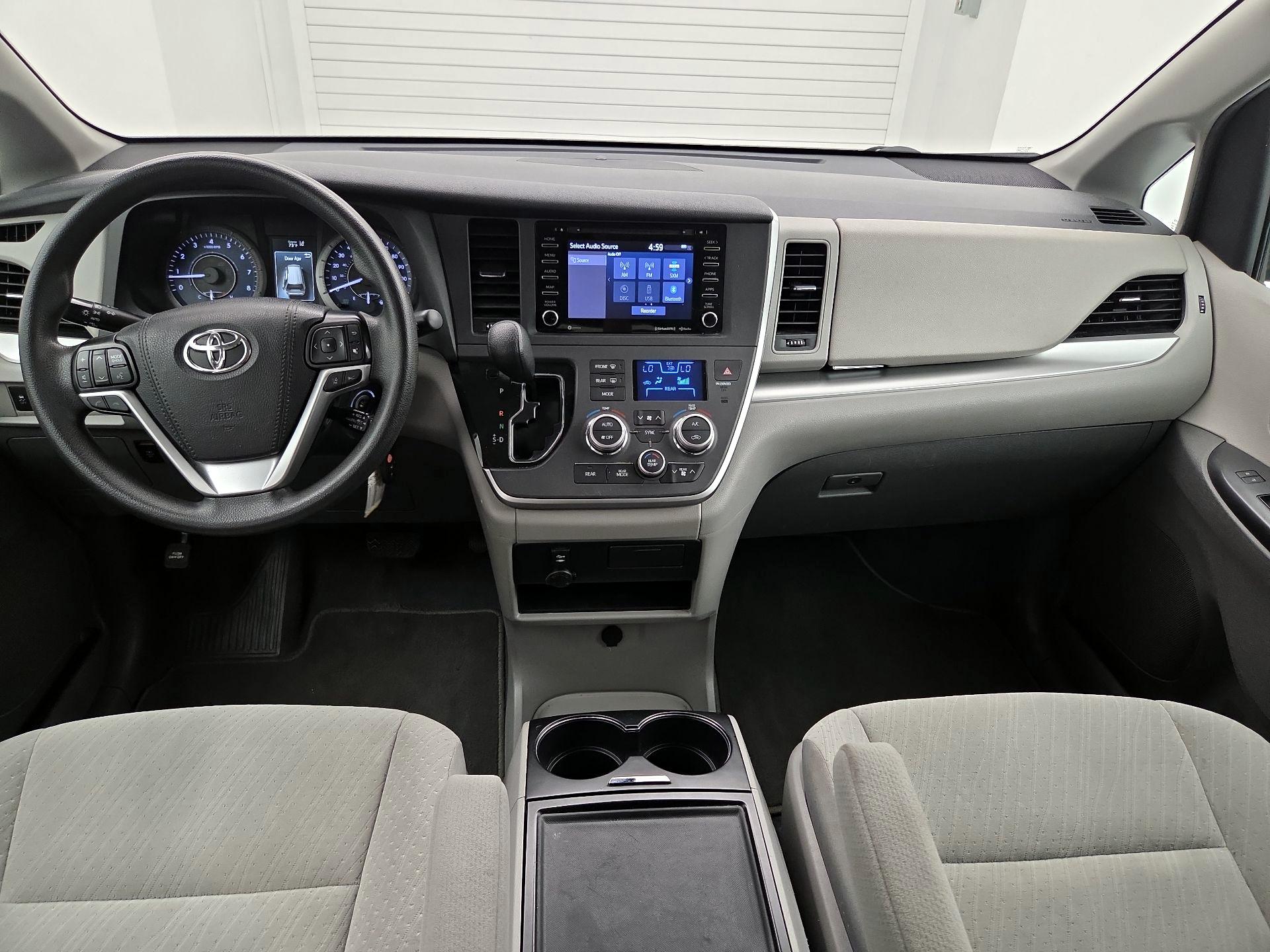 Thumbnail: 2020 Toyota Sienna - 9