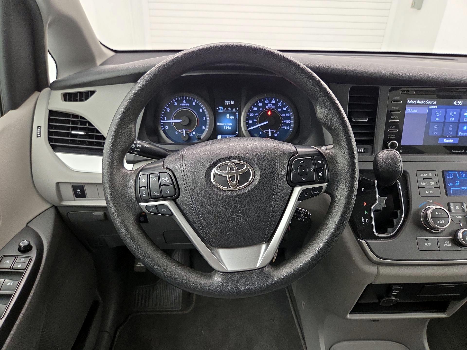 Thumbnail: 2020 Toyota Sienna - 10
