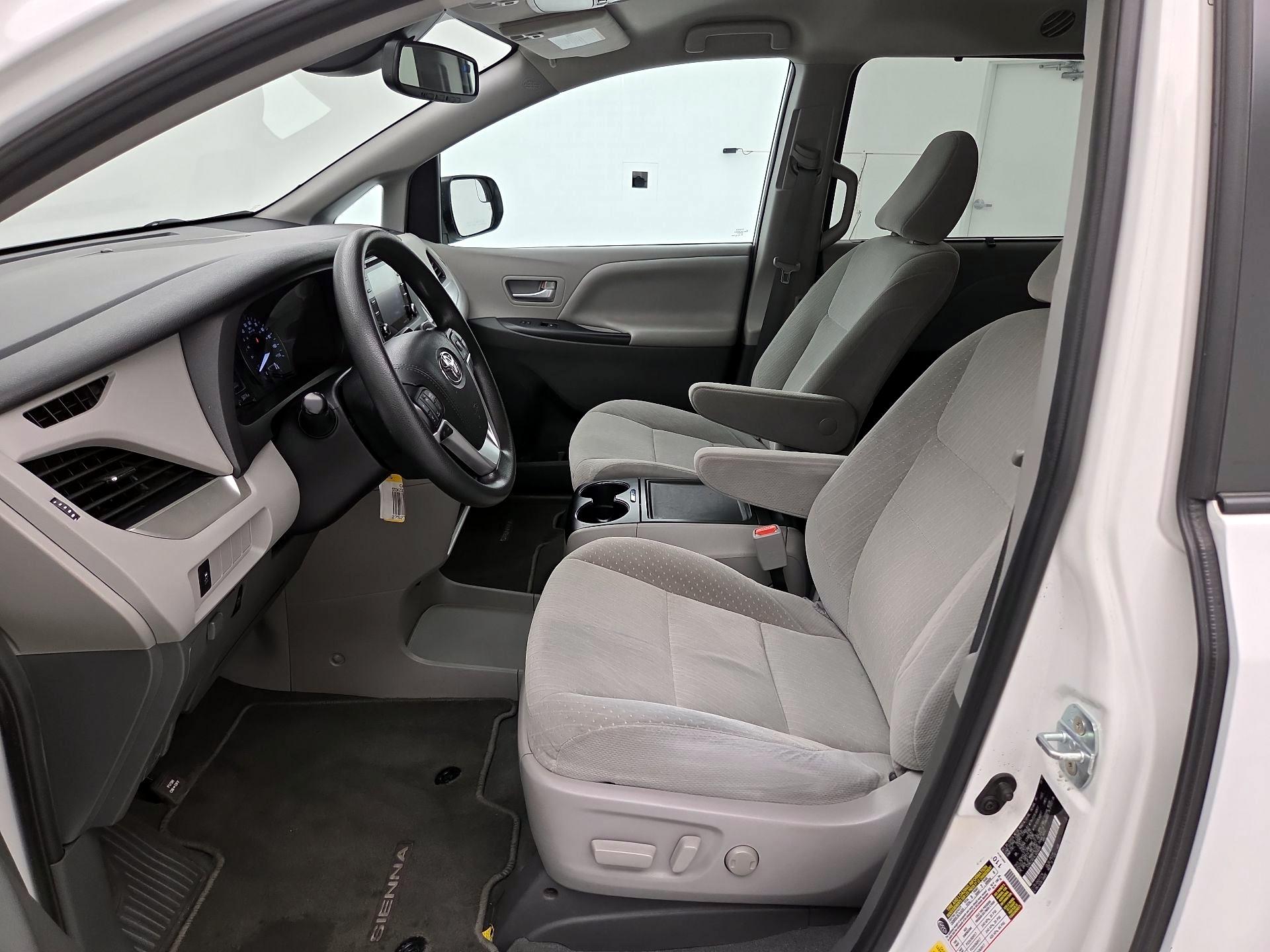 Thumbnail: 2020 Toyota Sienna - 11