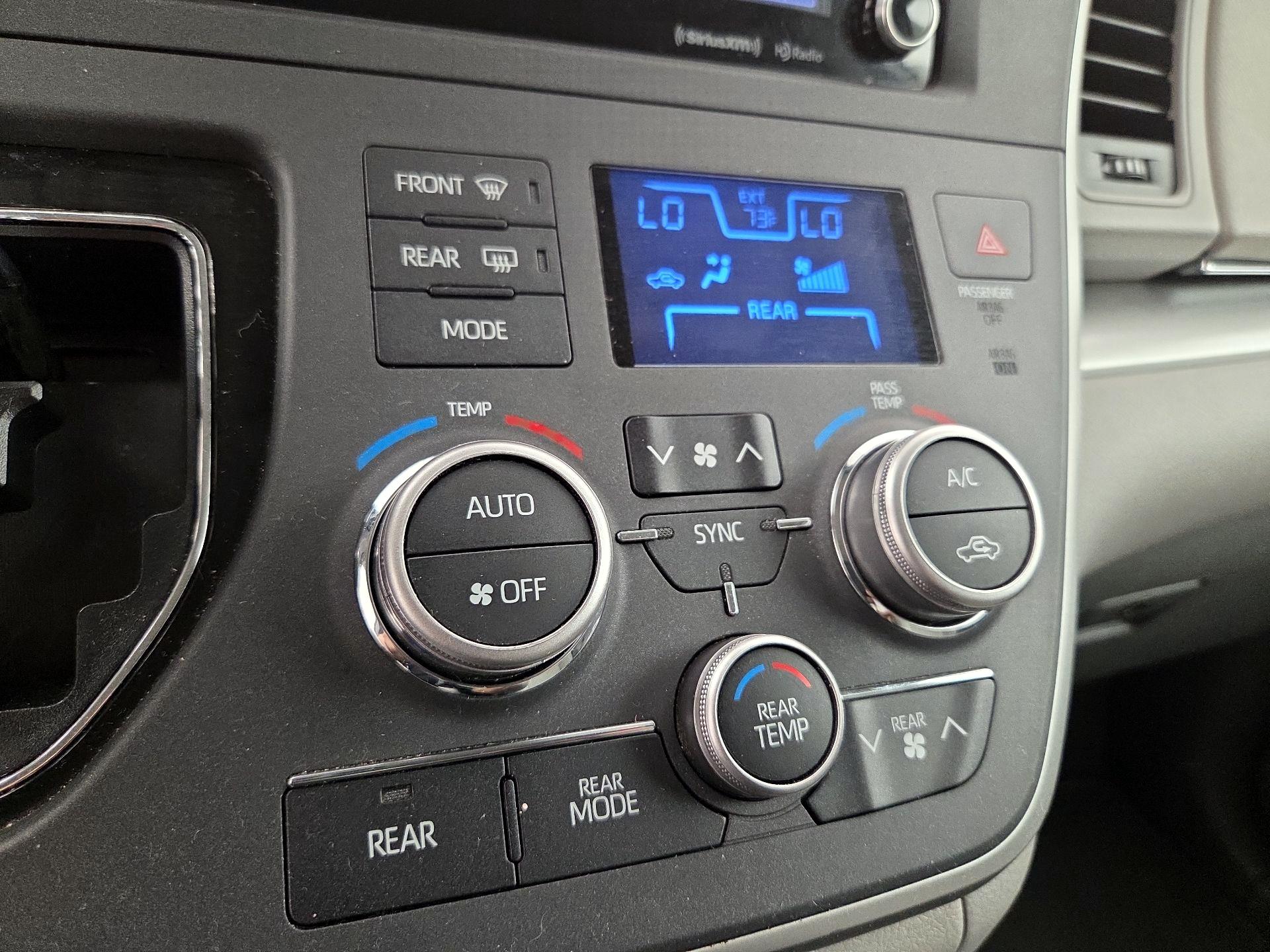 Thumbnail: 2020 Toyota Sienna - 16