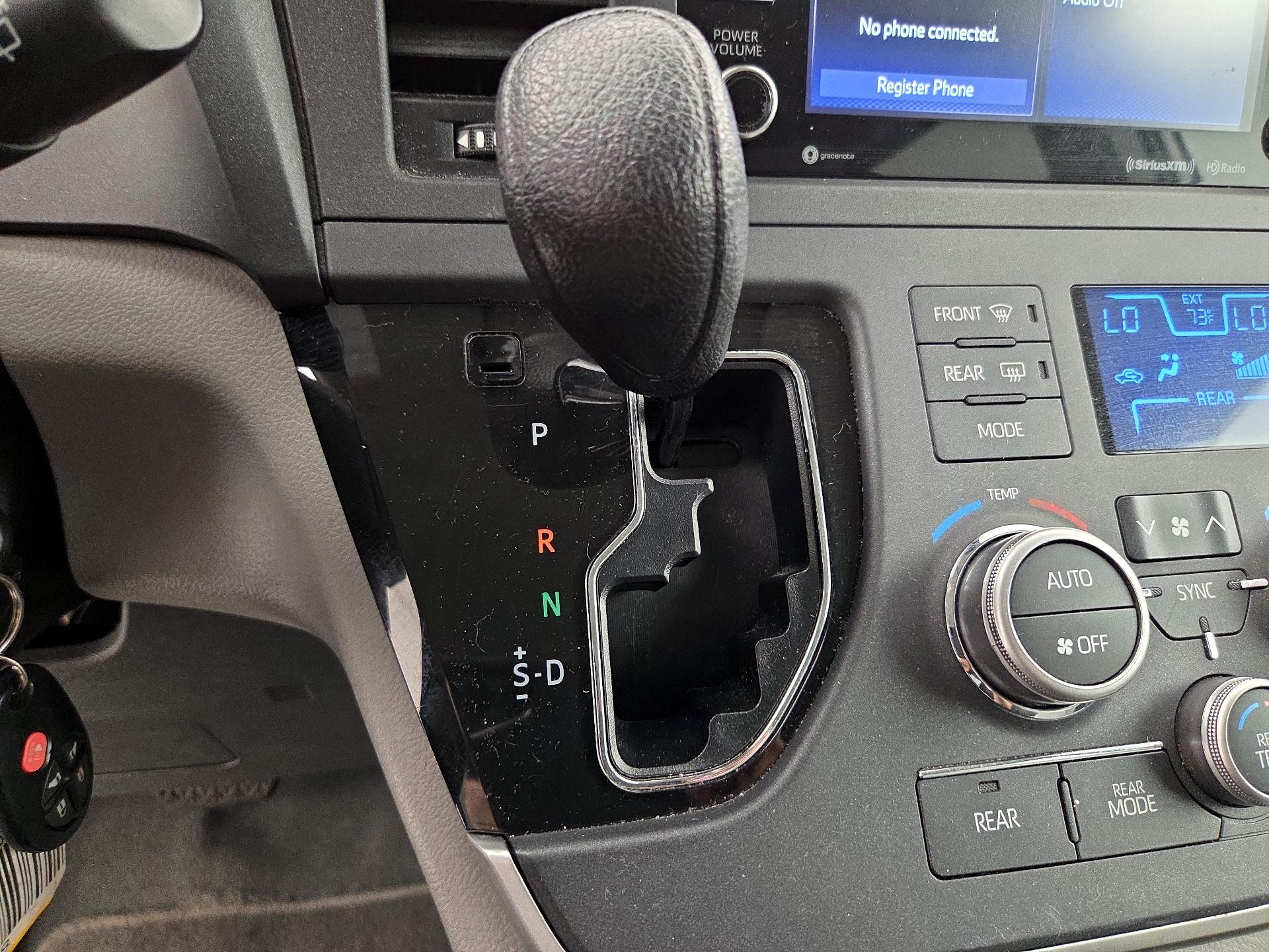 Thumbnail: 2020 Toyota Sienna - 17