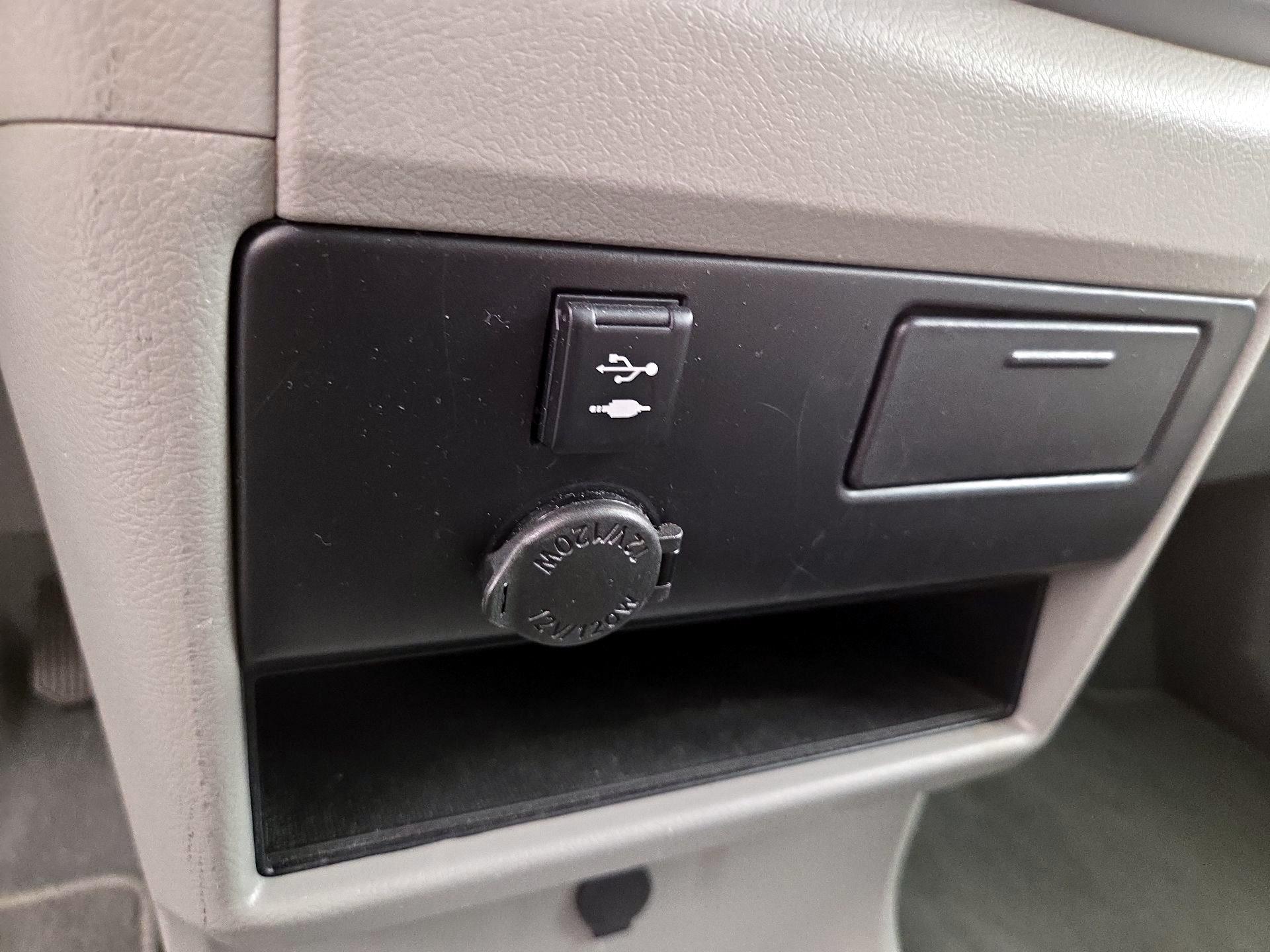 Thumbnail: 2020 Toyota Sienna - 18