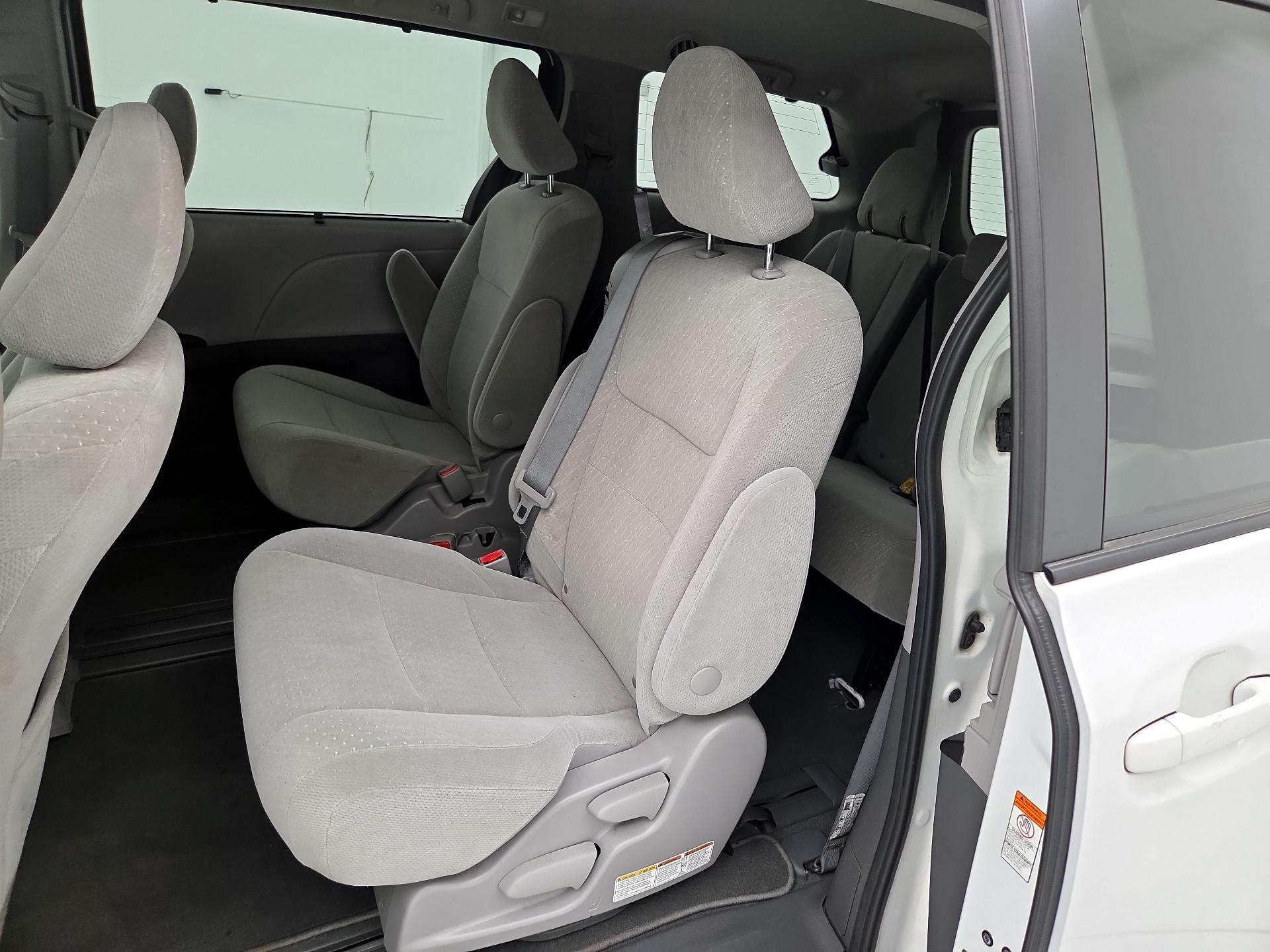 Thumbnail: 2020 Toyota Sienna - 19