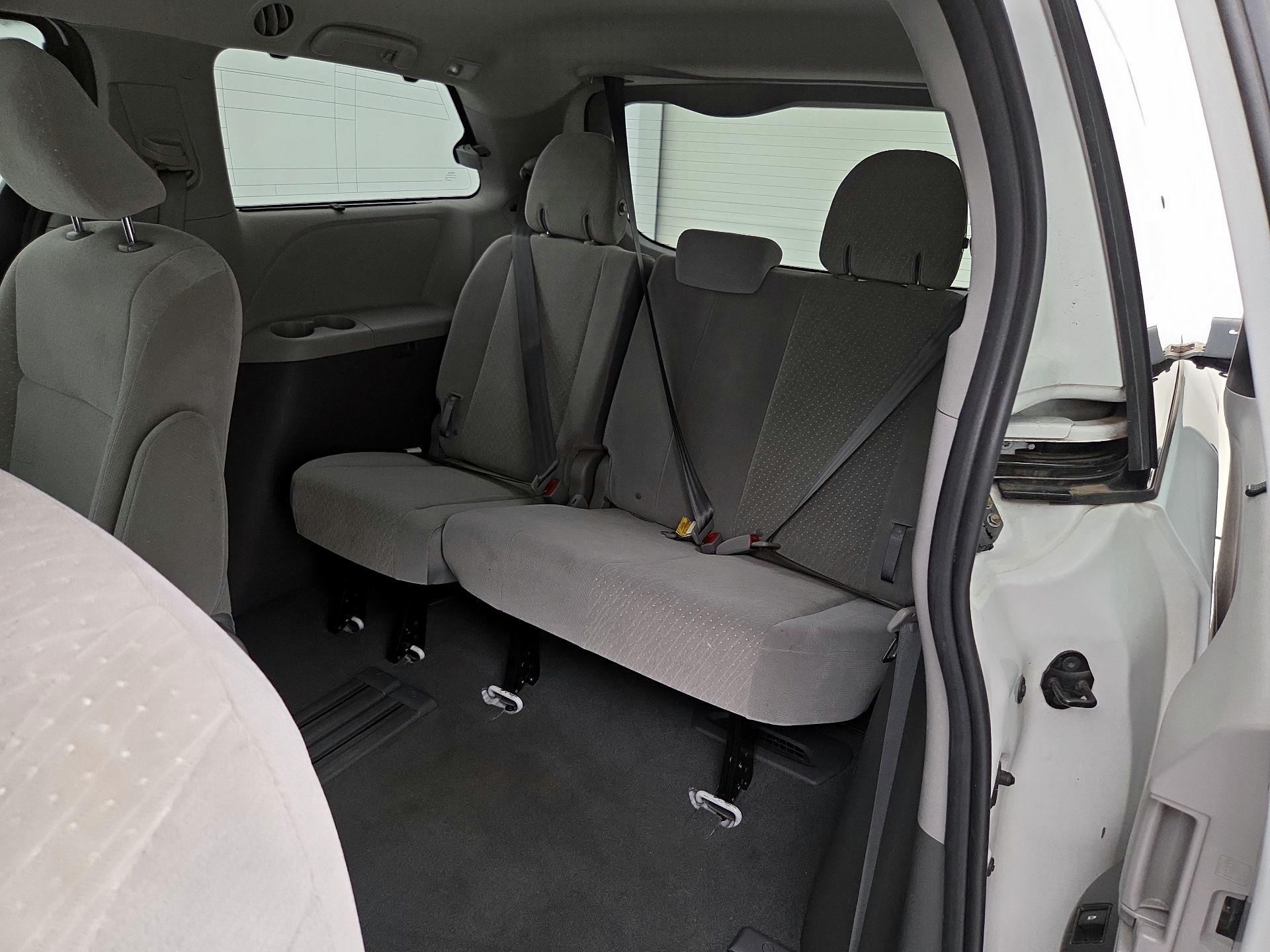 Thumbnail: 2020 Toyota Sienna - 20