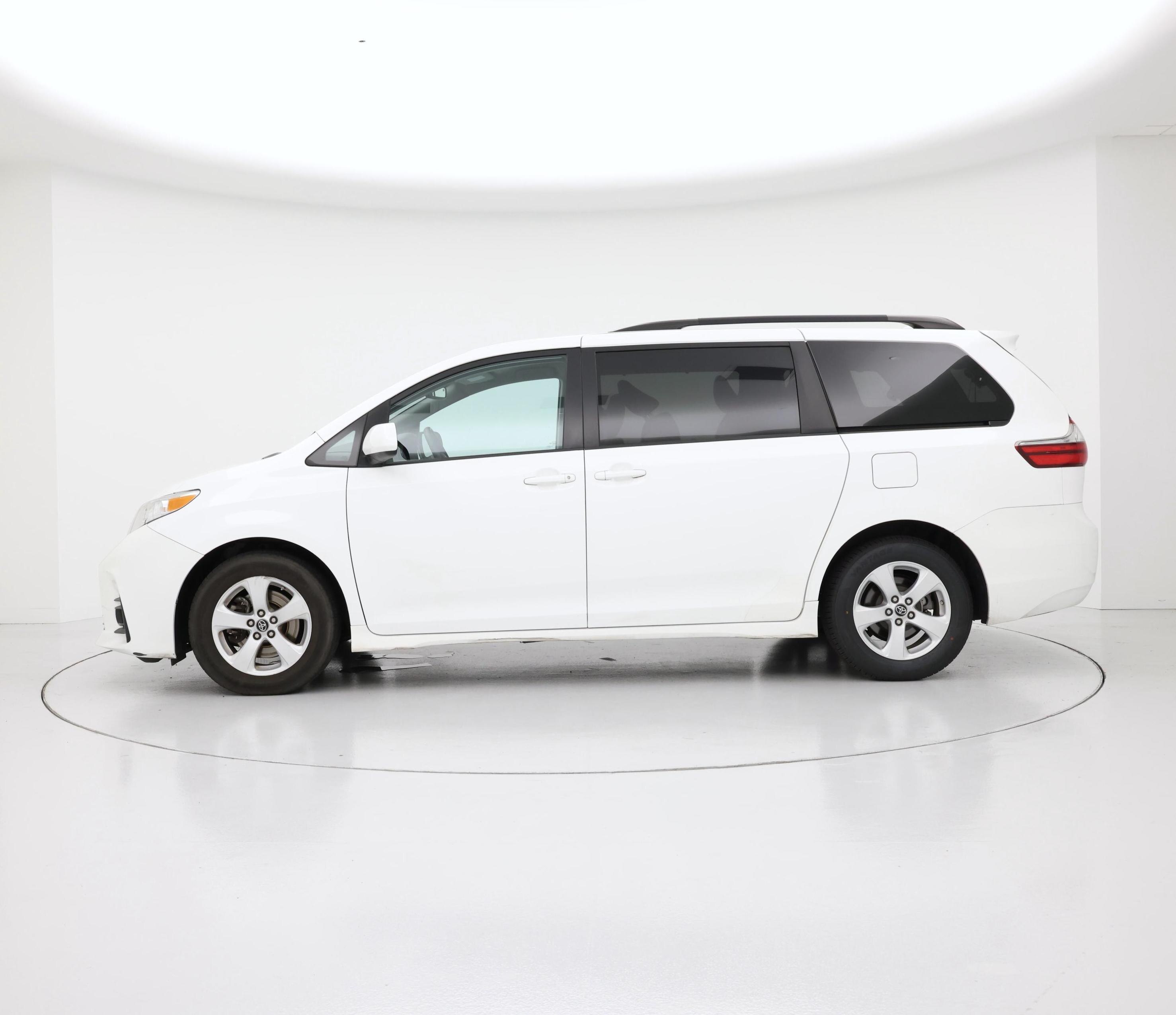 Thumbnail: 2020 Toyota Sienna - 3
