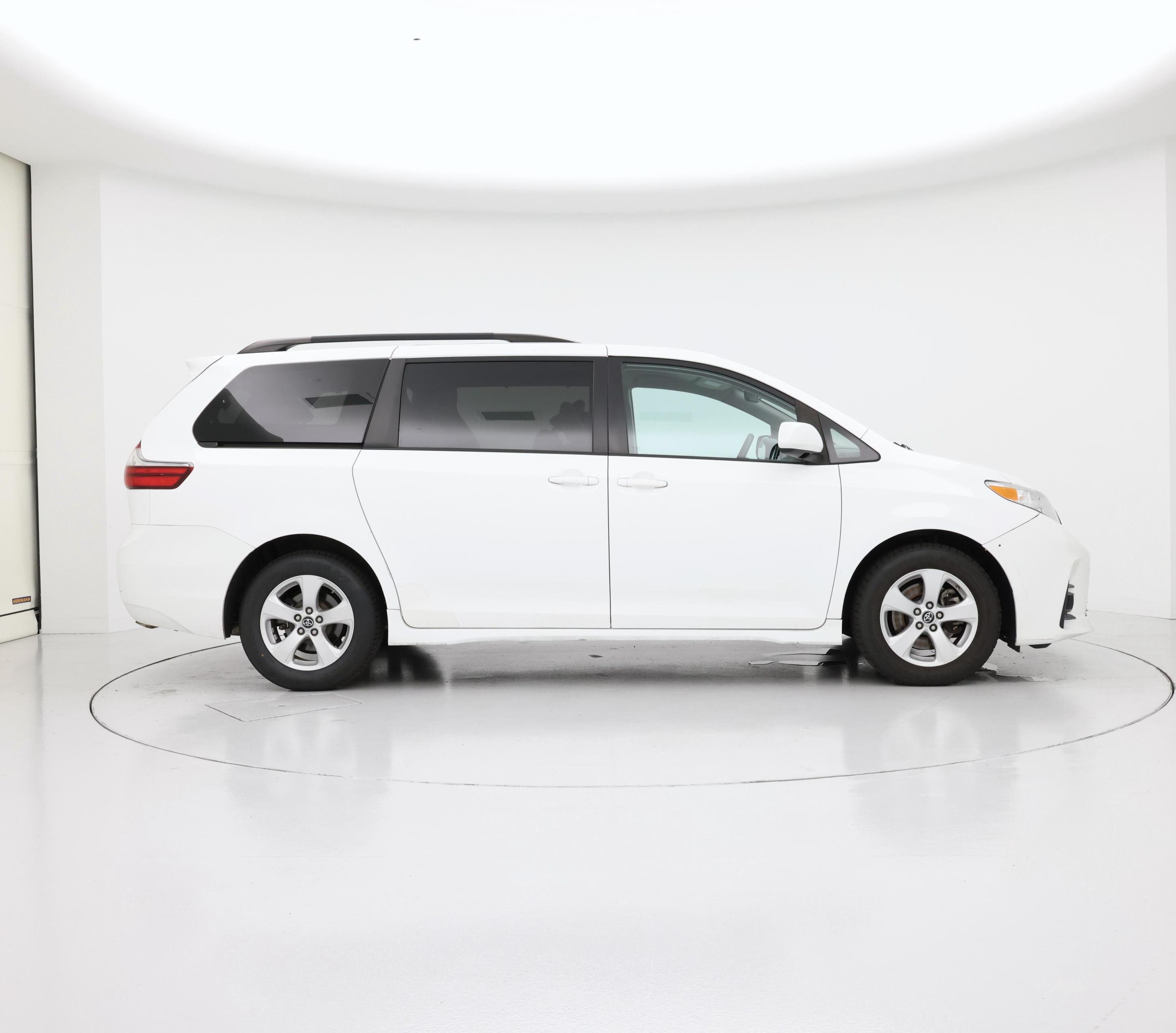 Thumbnail: 2020 Toyota Sienna - 7