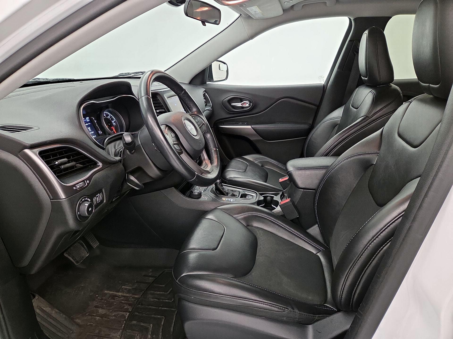 Thumbnail: 2019 Jeep Cherokee - 11