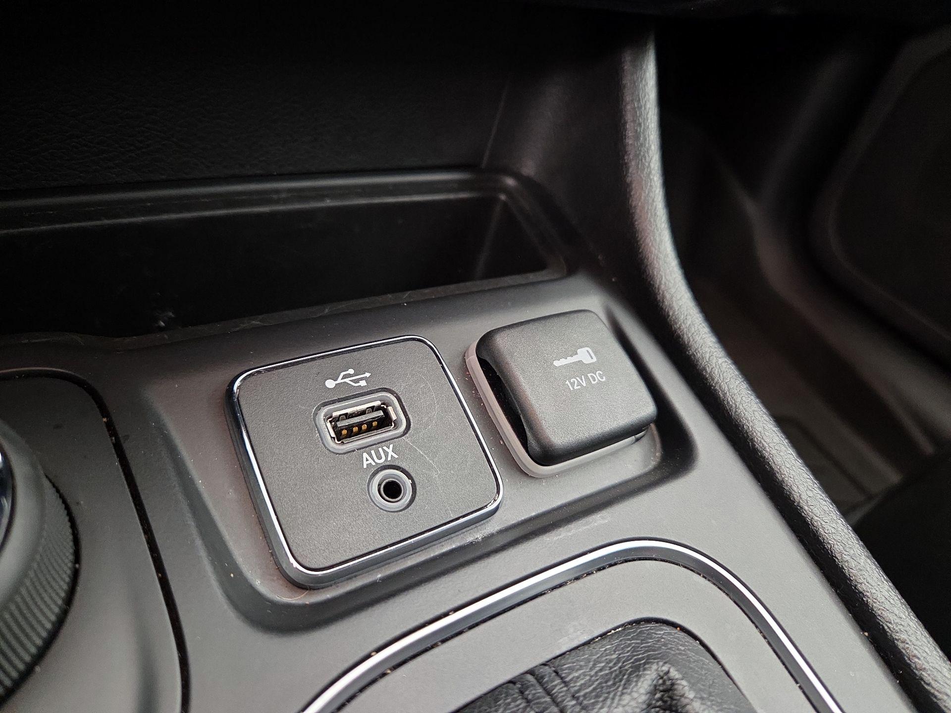 Thumbnail: 2019 Jeep Cherokee - 18