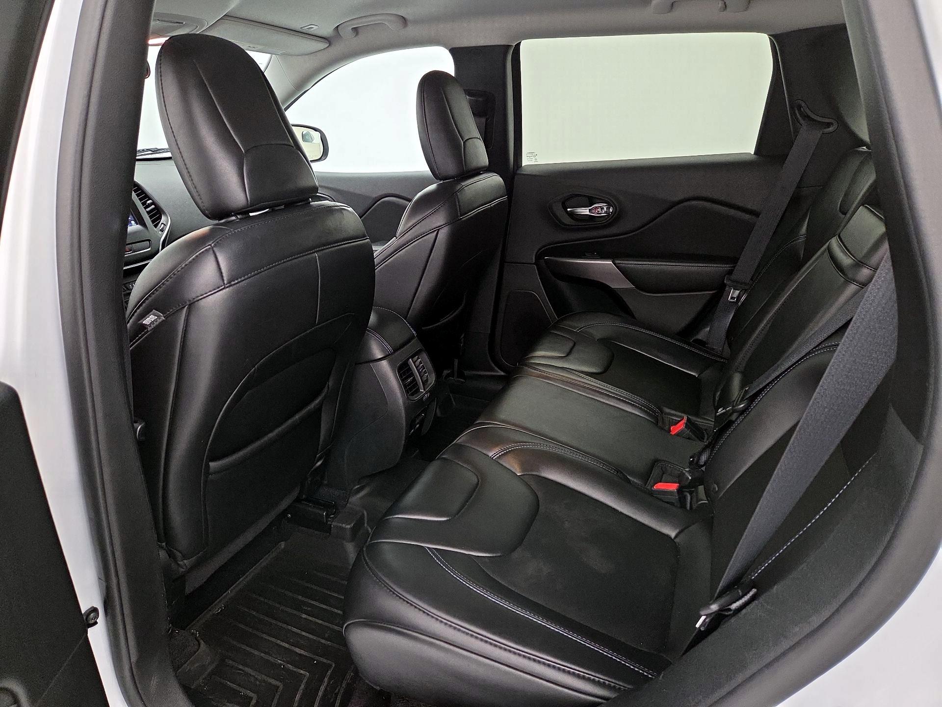 Thumbnail: 2019 Jeep Cherokee - 19