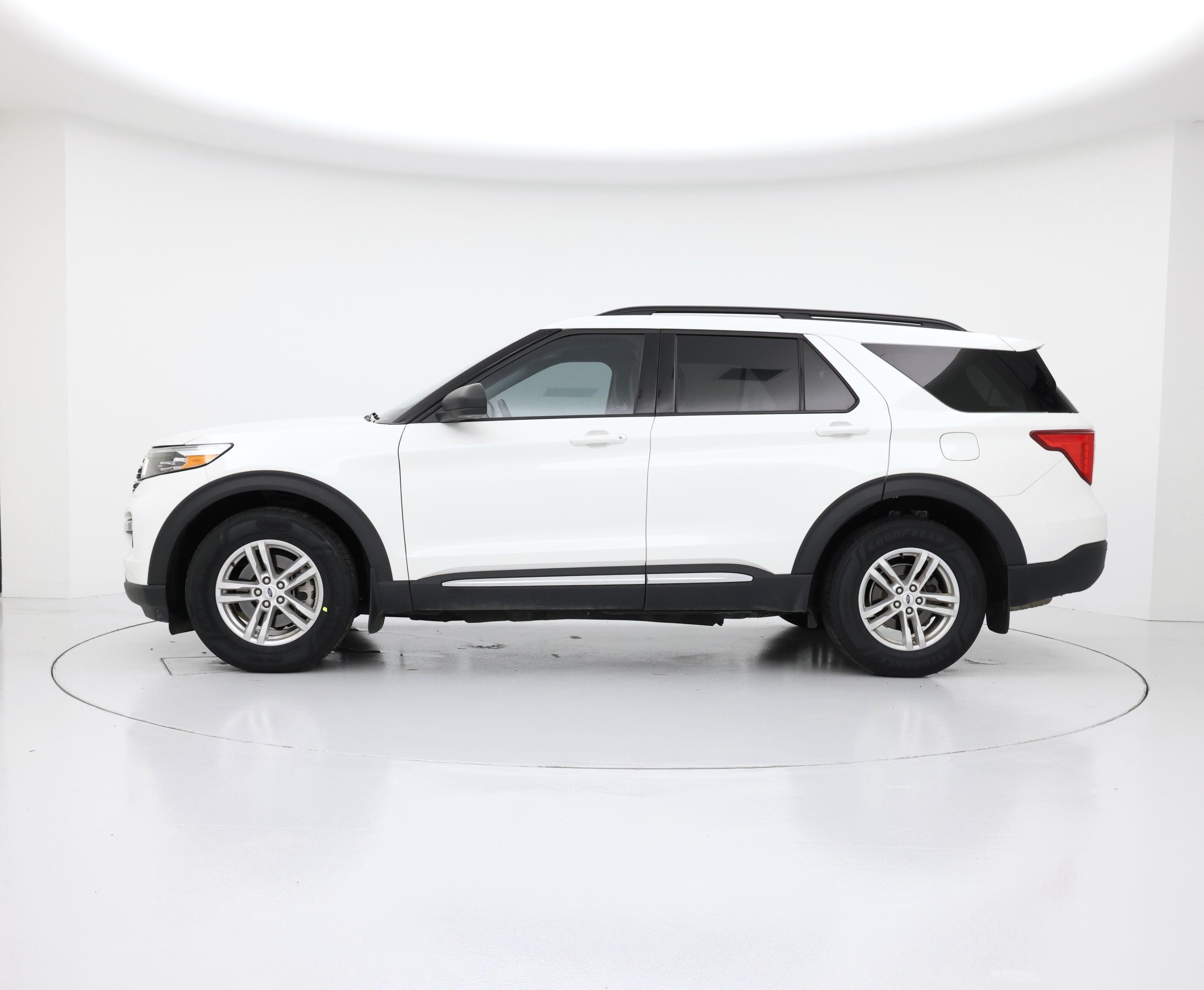 Thumbnail: 2022 Ford Explorer - 3