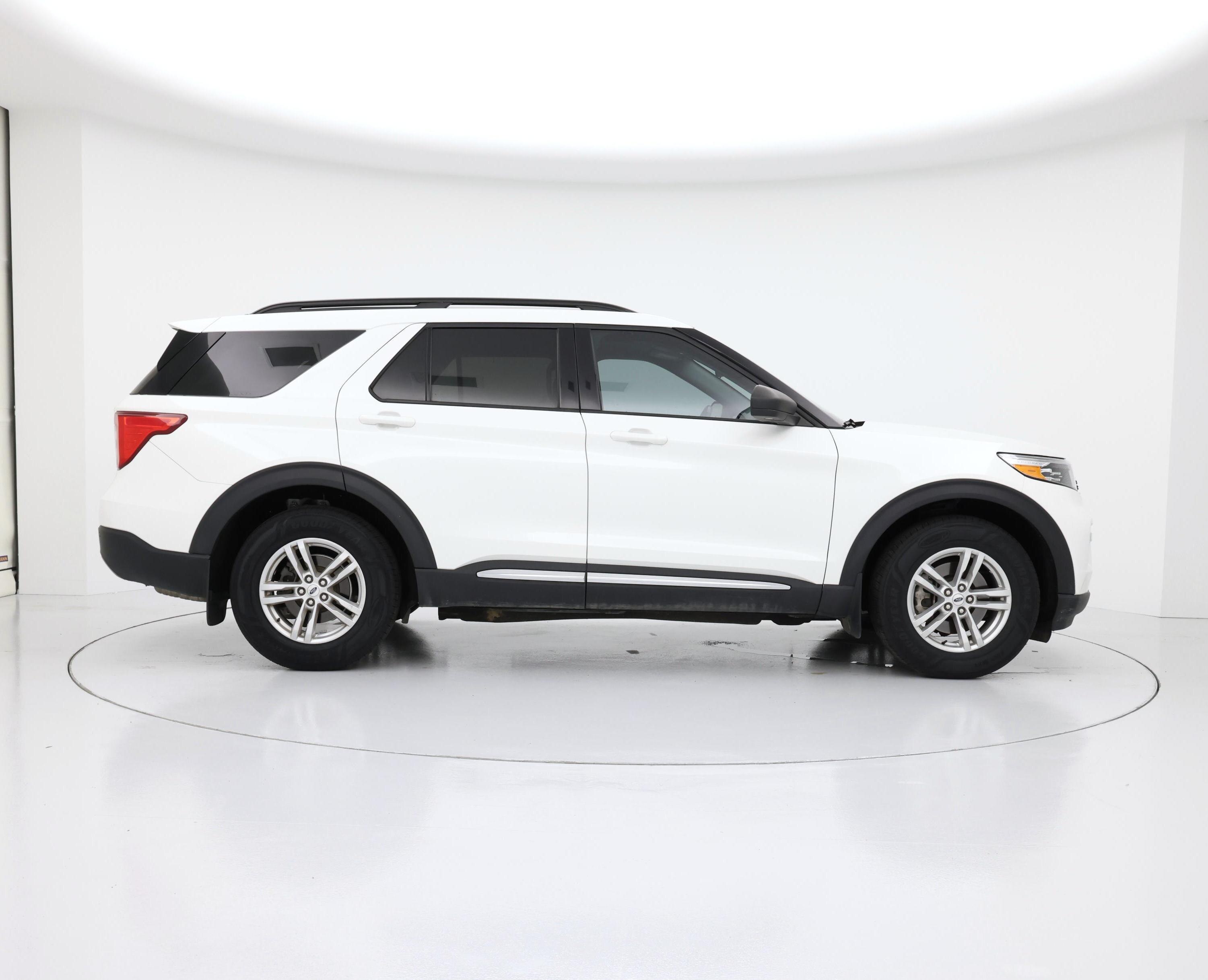 Thumbnail: 2022 Ford Explorer - 7