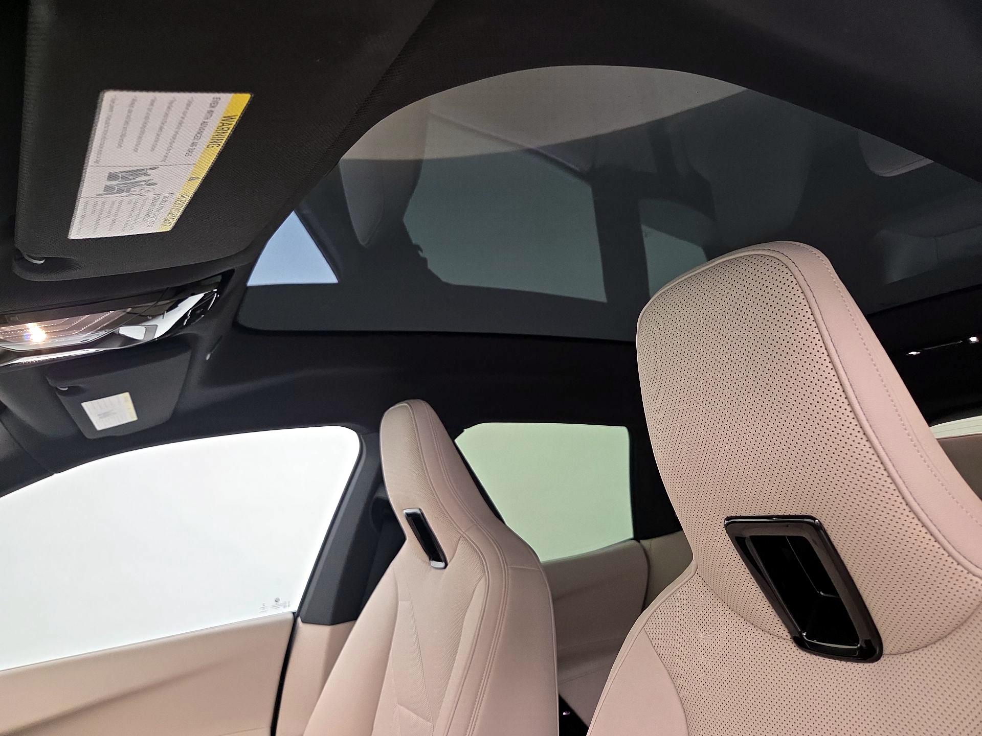 Thumbnail: 2023 BMW iX - 18