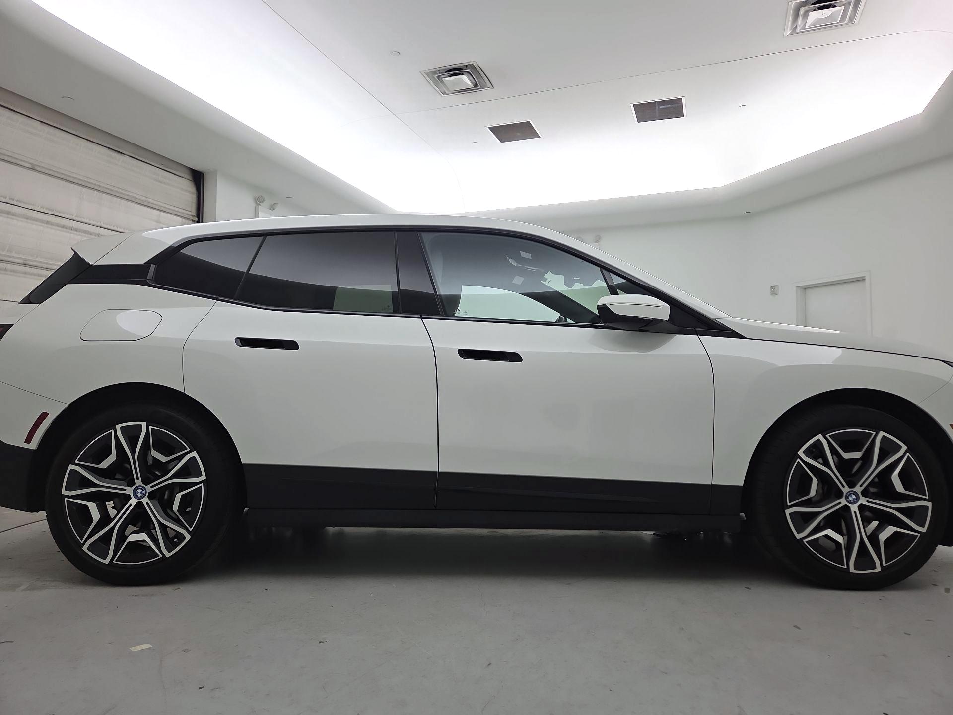 Thumbnail: 2023 BMW iX - 4