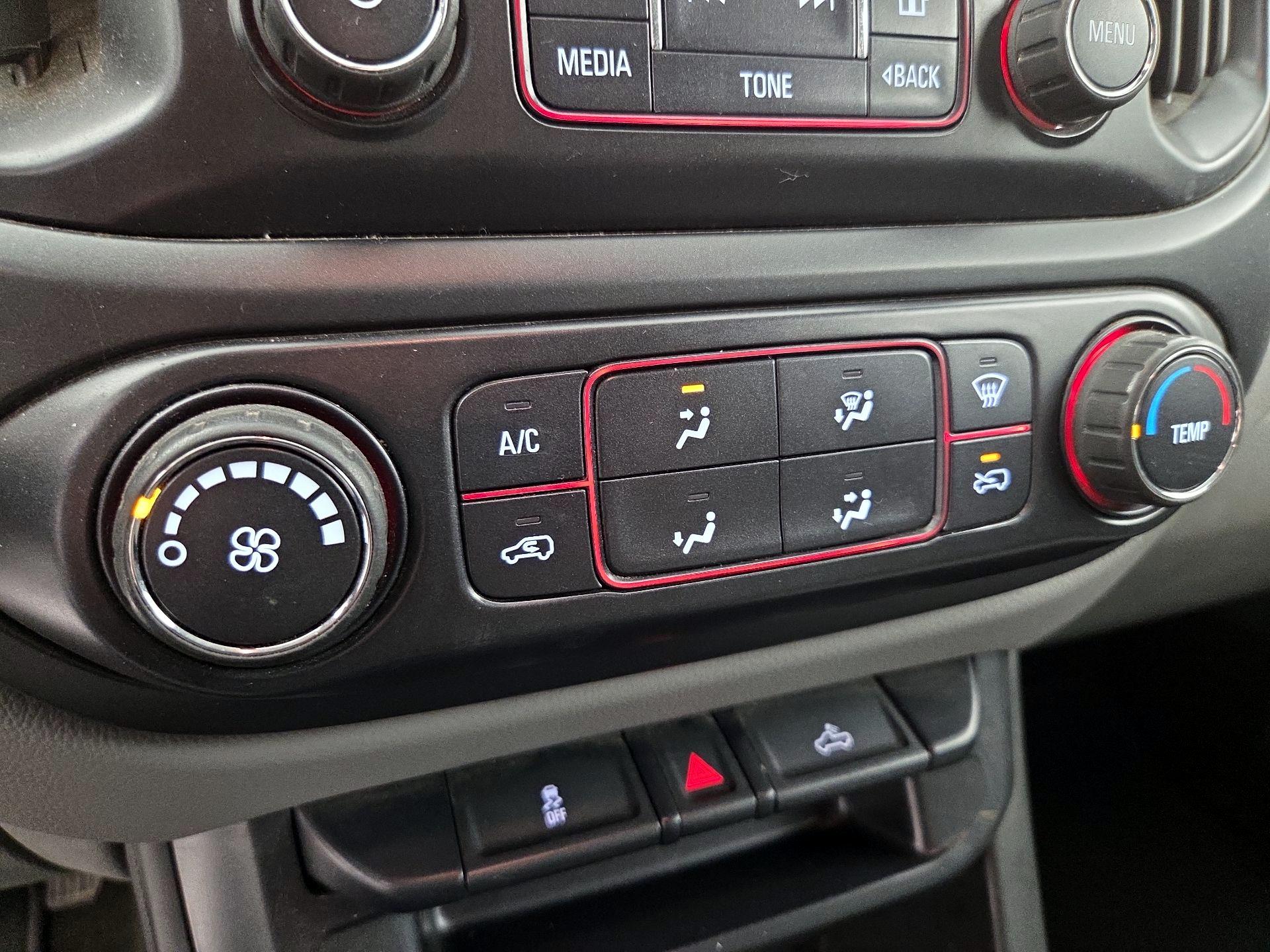 Thumbnail: 2015 GMC Canyon - 16