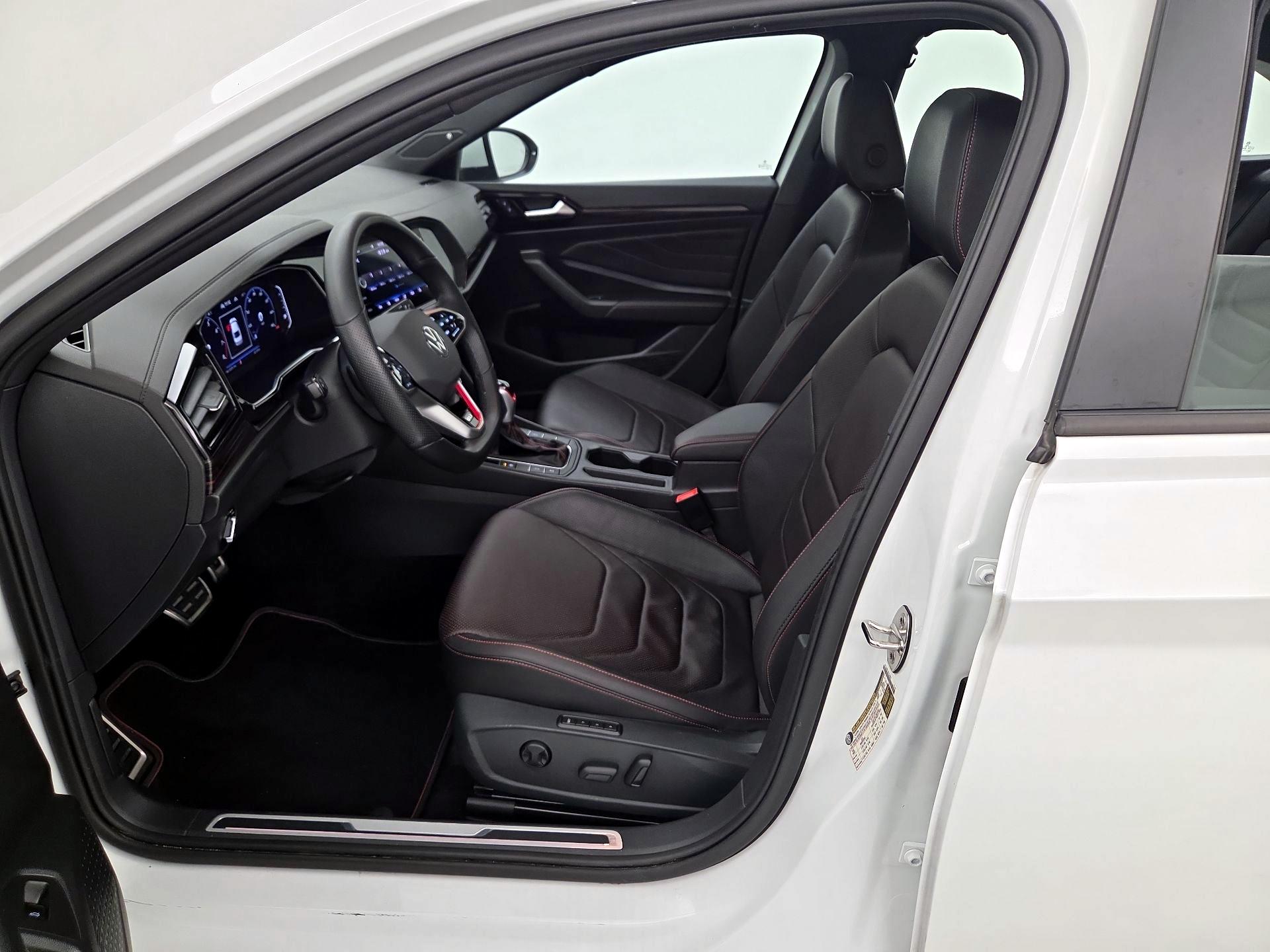 Thumbnail: 2023 Volkswagen Jetta - 11