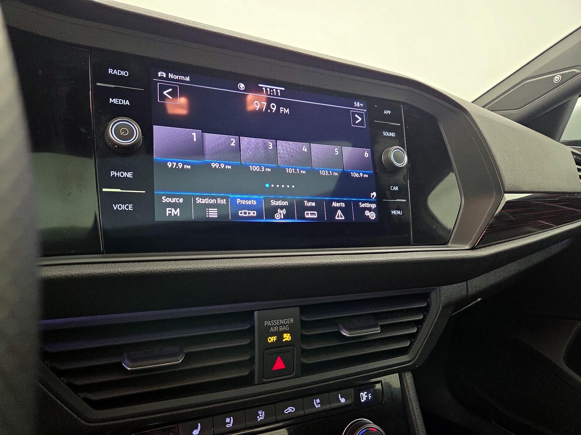 Thumbnail: 2023 Volkswagen Jetta - 15