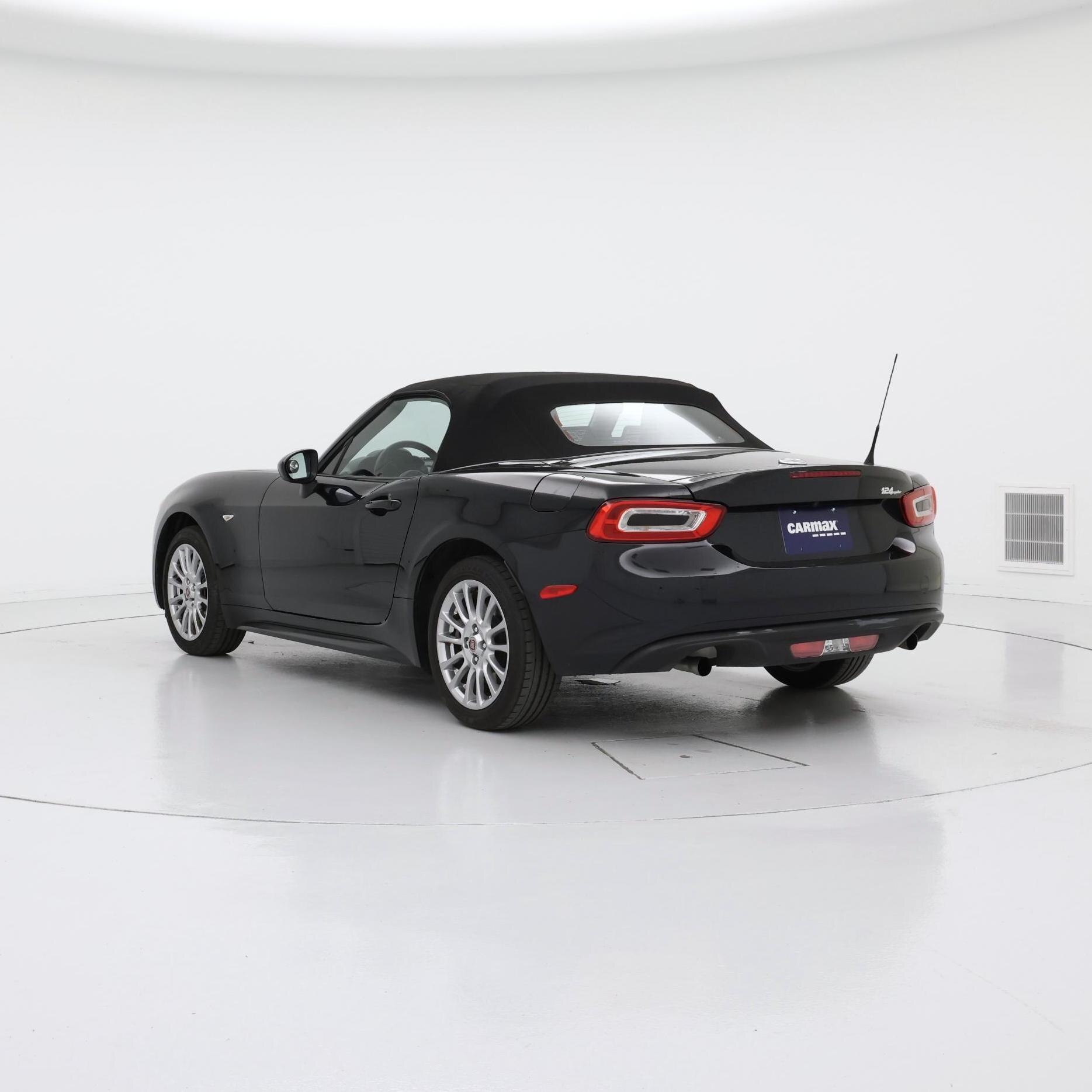 Thumbnail: 2017 Fiat 124 Spider - 2