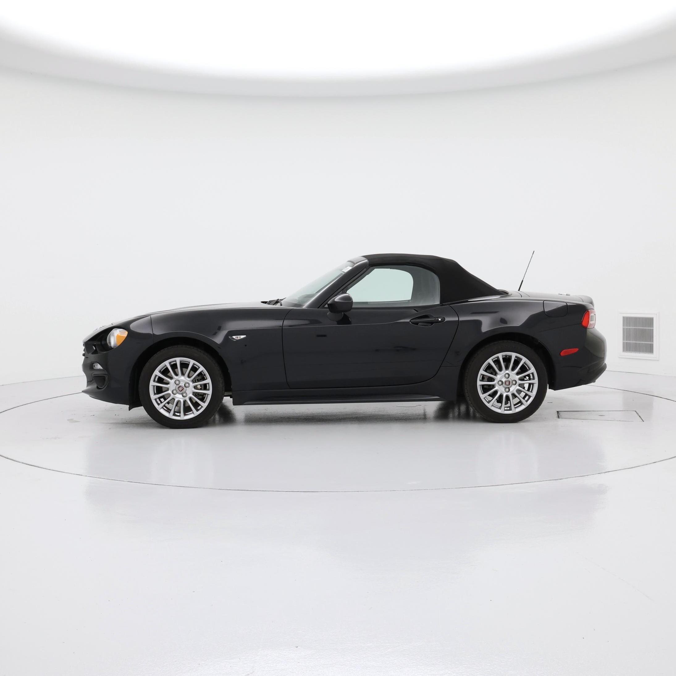Thumbnail: 2017 Fiat 124 Spider - 3