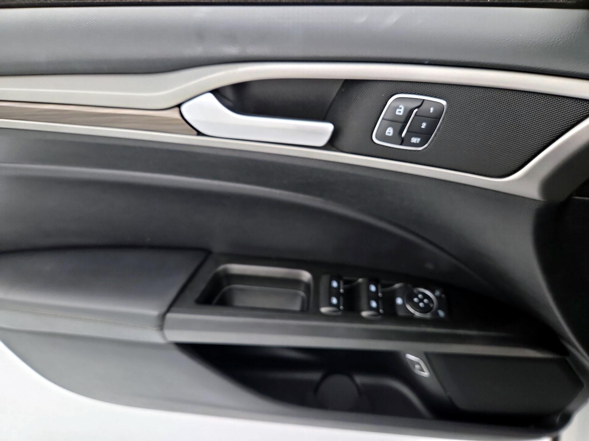 Thumbnail: 2017 Ford Fusion - 12
