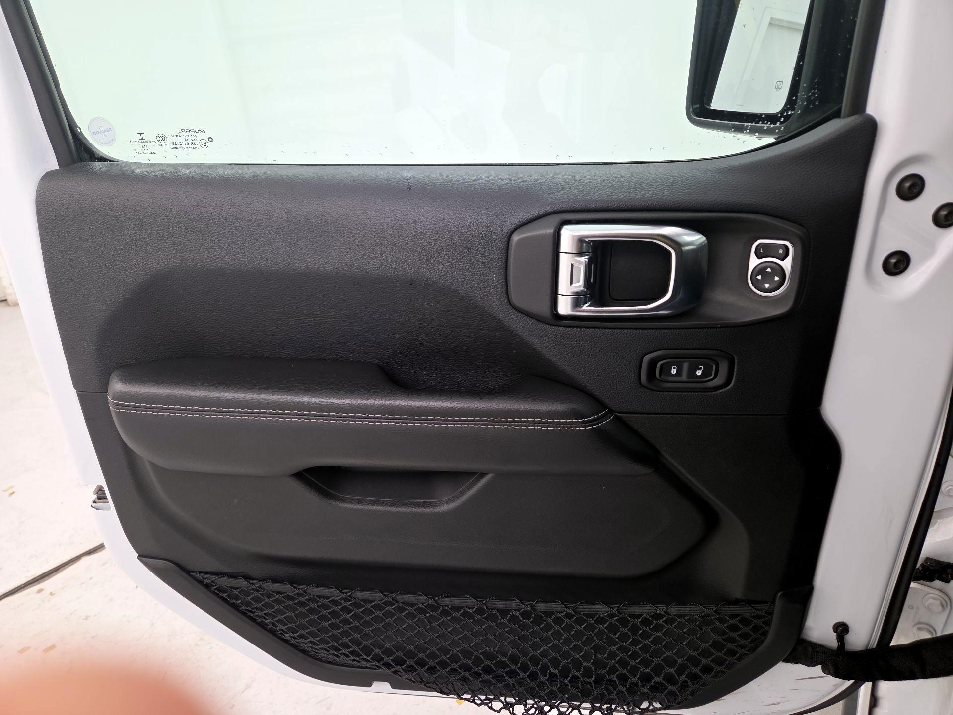Thumbnail: 2018 Jeep Wrangler - 12