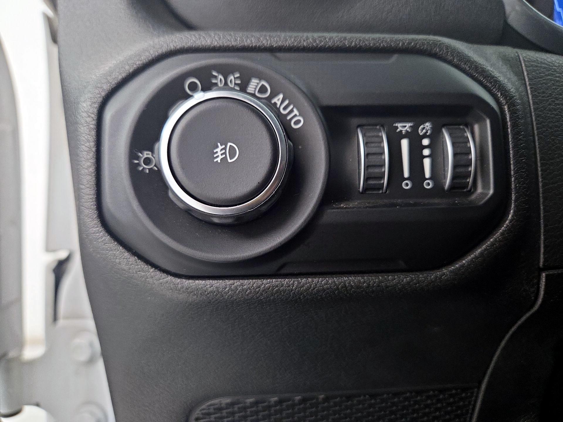 Thumbnail: 2018 Jeep Wrangler - 13