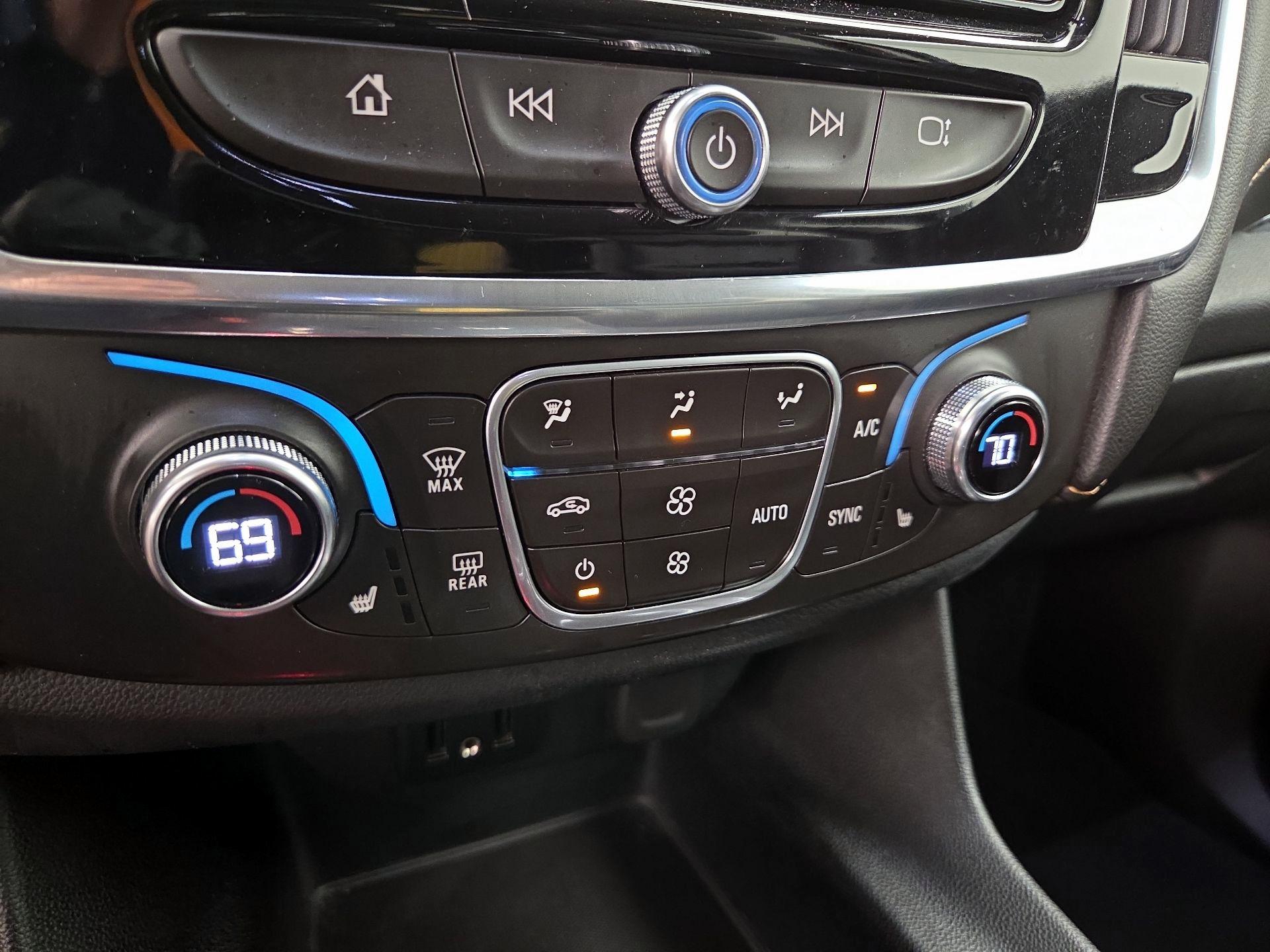 Thumbnail: 2019 Chevrolet Traverse - 17