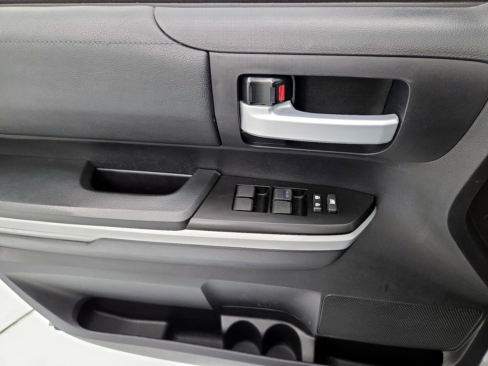 2020 Toyota Tundra SR5 - Photo 13