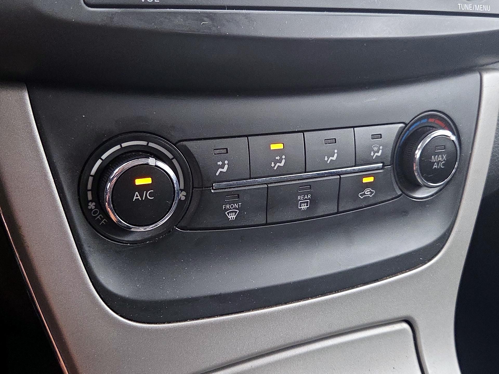 Thumbnail: 2015 Nissan Sentra - 15