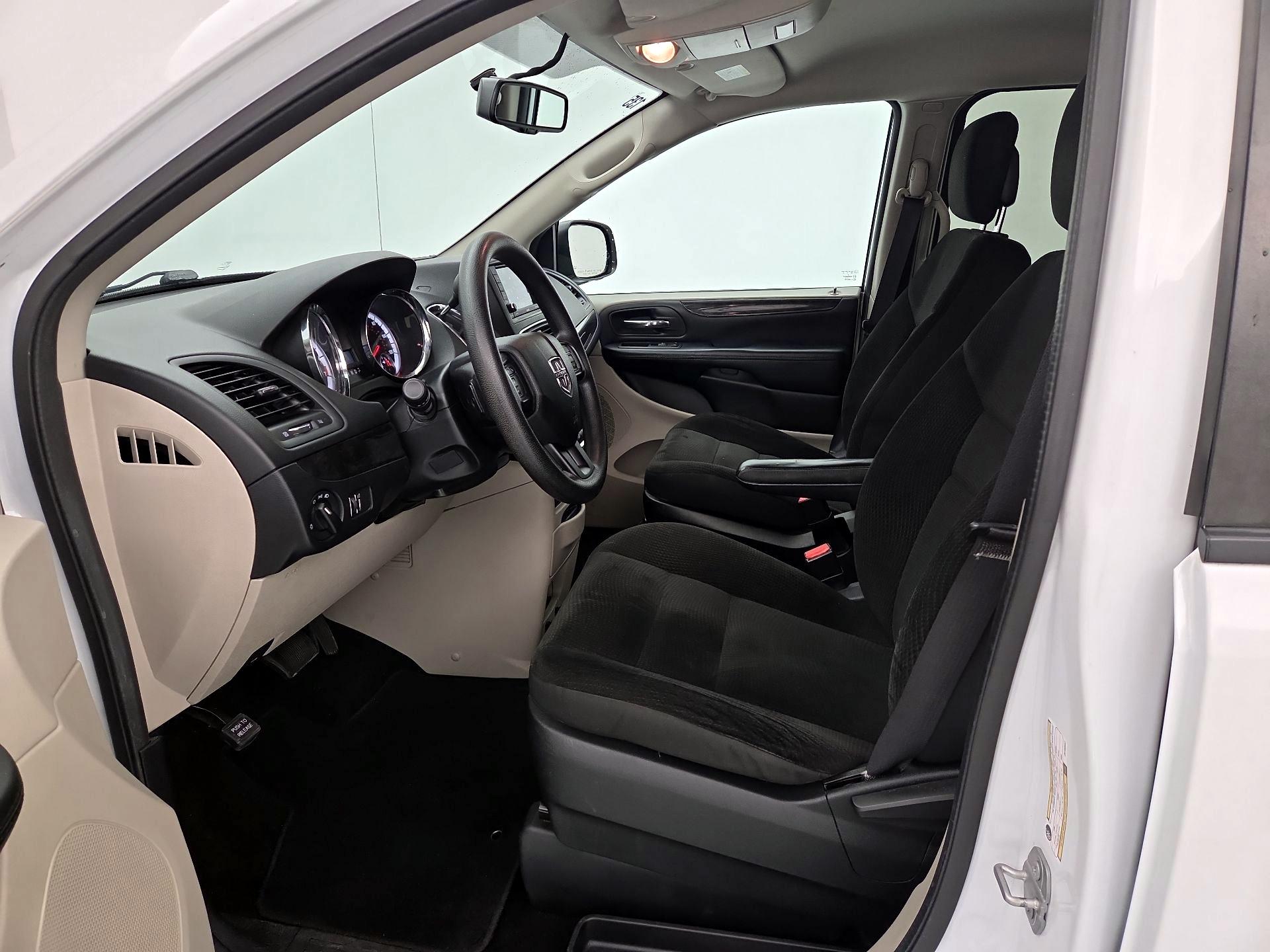 Thumbnail: 2018 Dodge Grand Caravan - 11