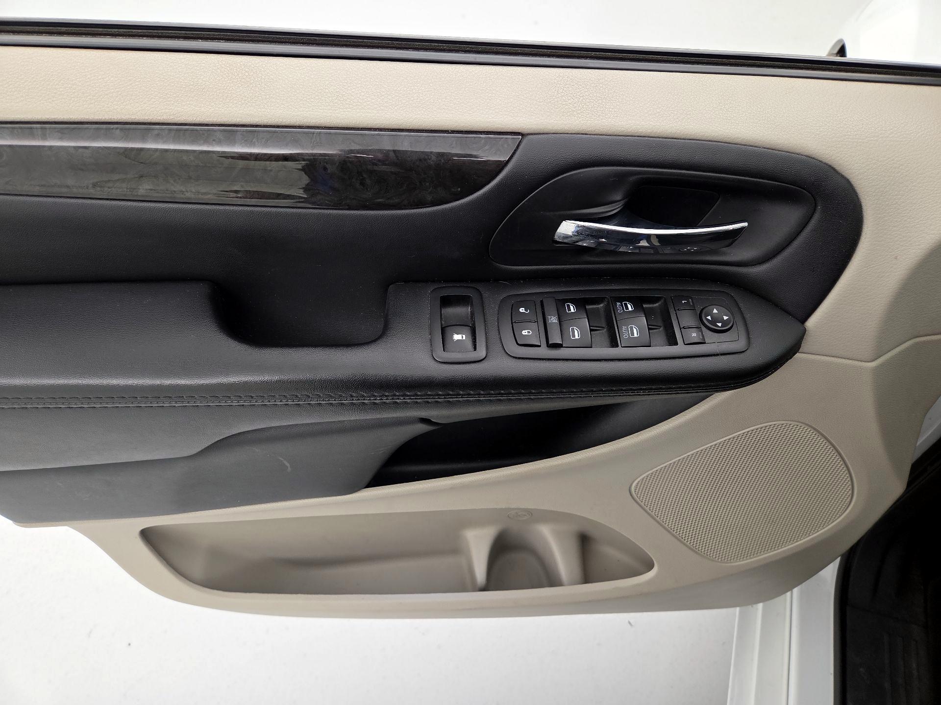 Thumbnail: 2018 Dodge Grand Caravan - 12