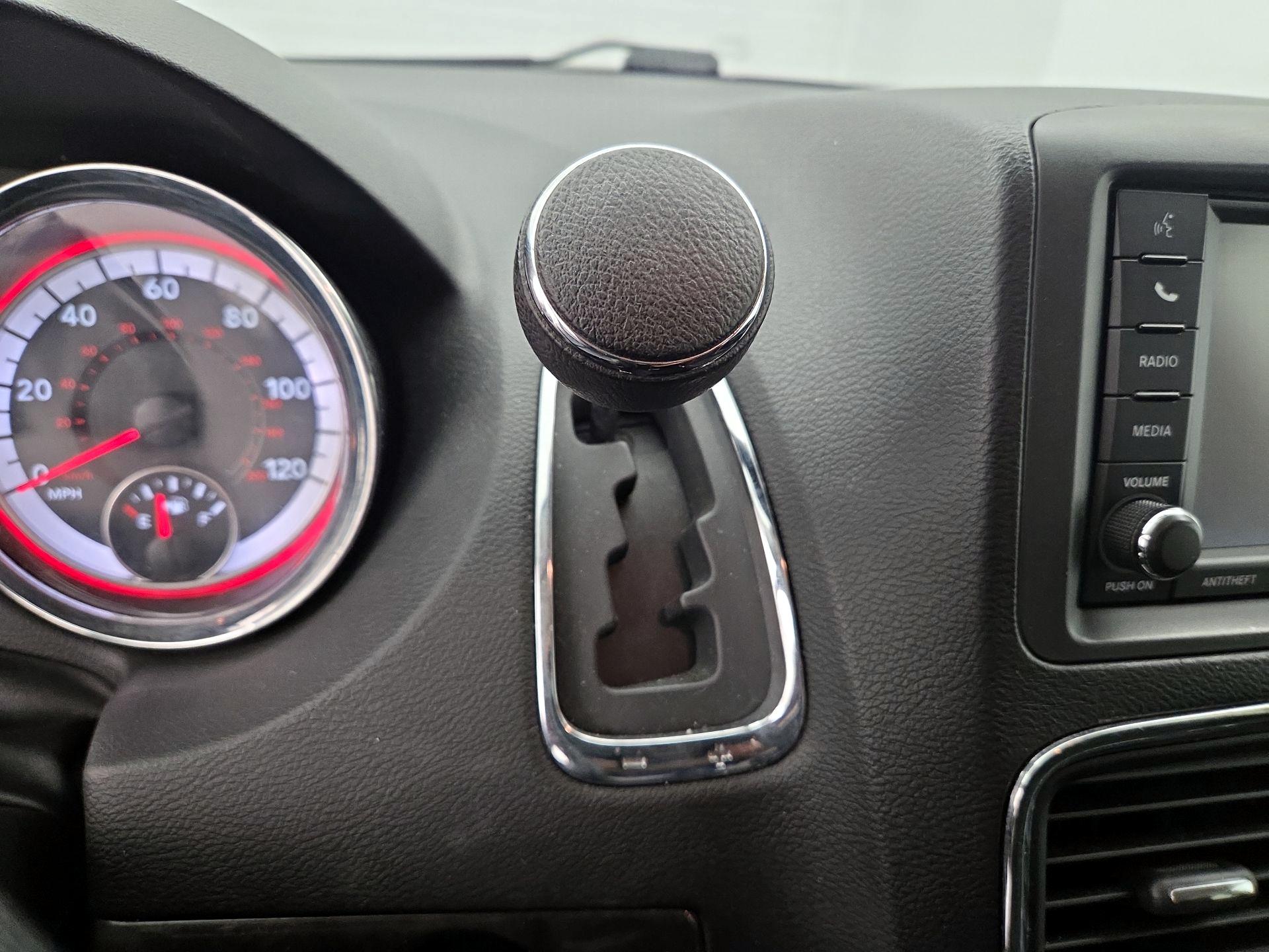 Thumbnail: 2018 Dodge Grand Caravan - 17