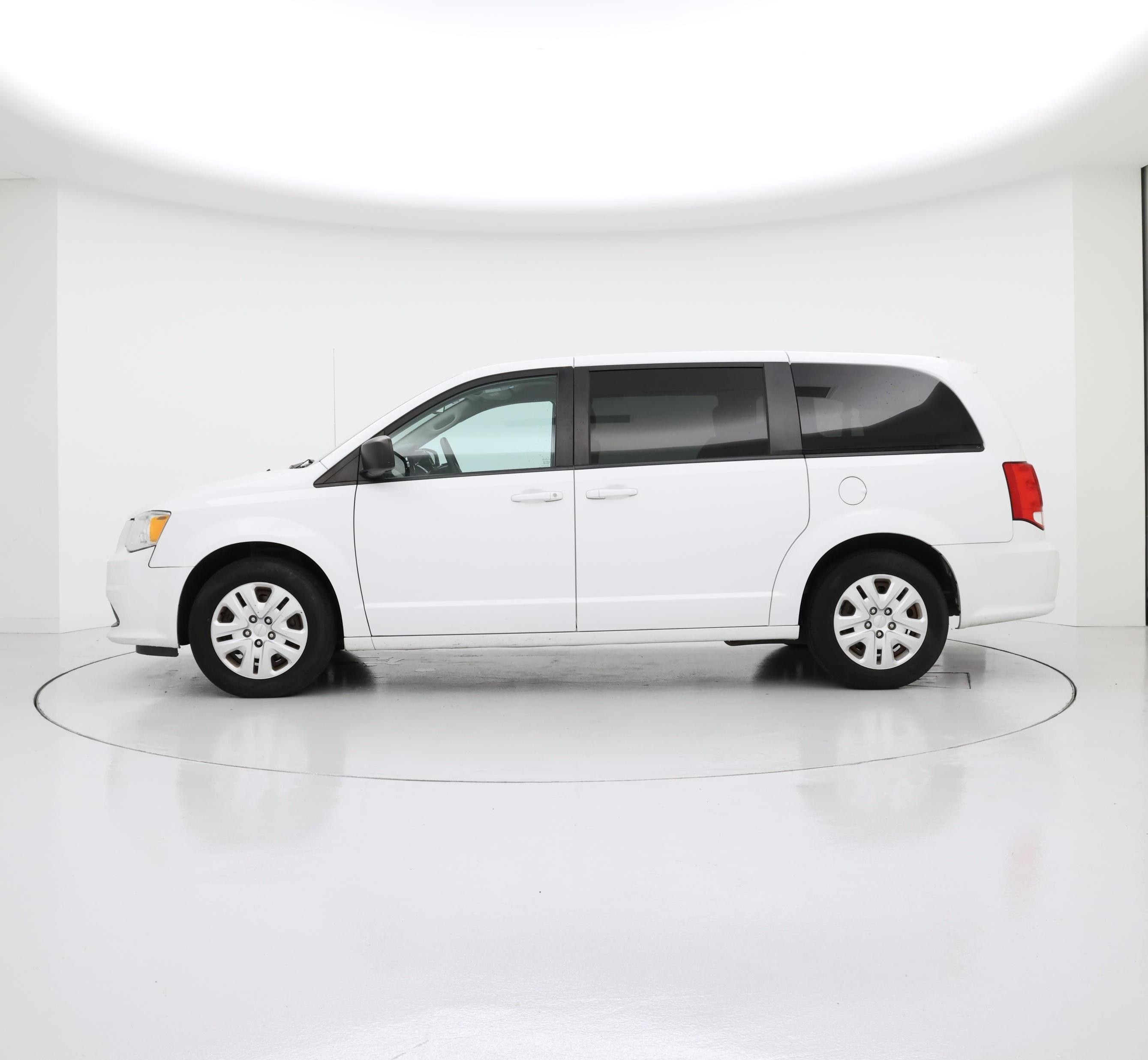 Thumbnail: 2018 Dodge Grand Caravan - 3