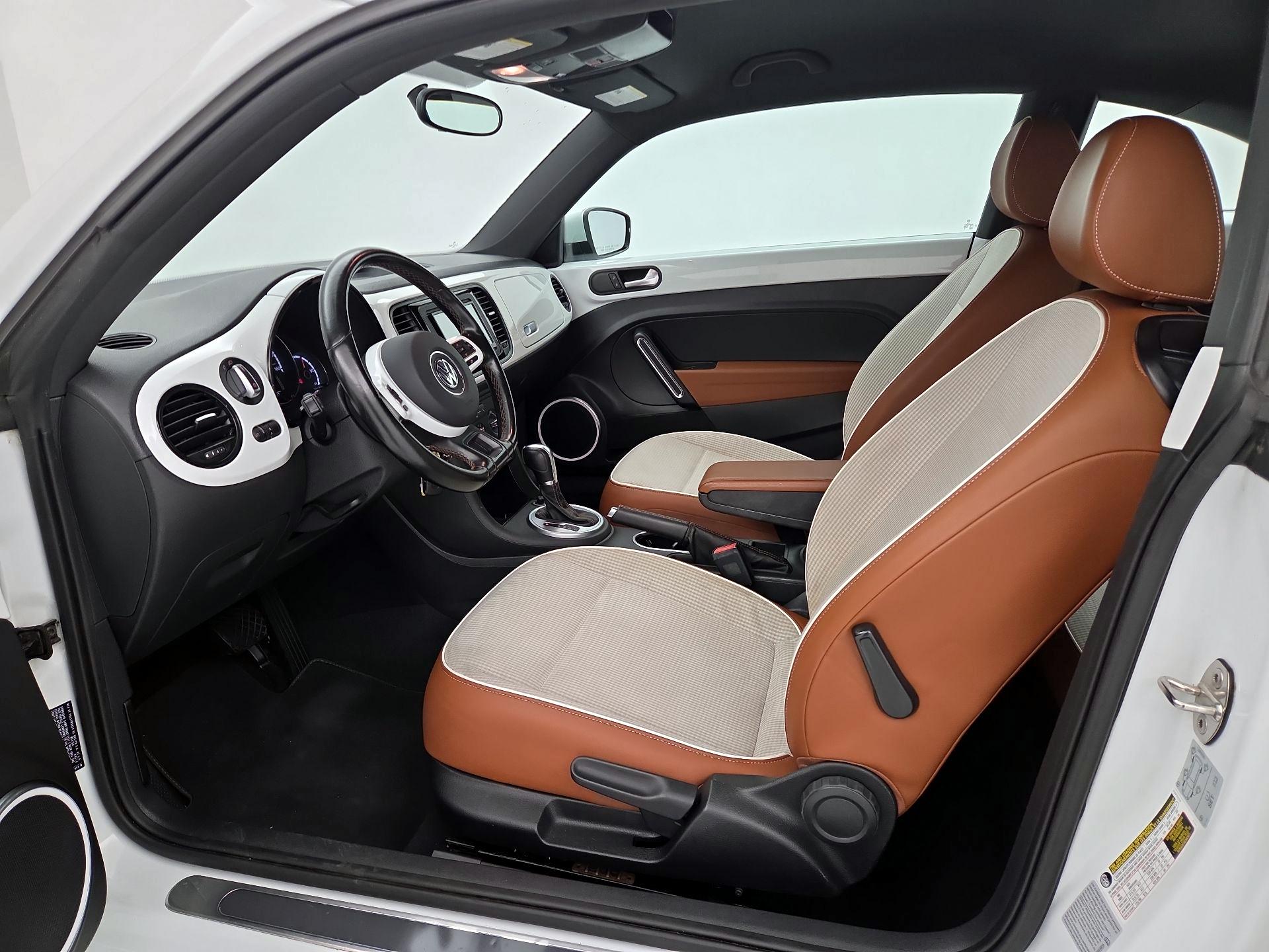 Thumbnail: 2016 Volkswagen Beetle - 11