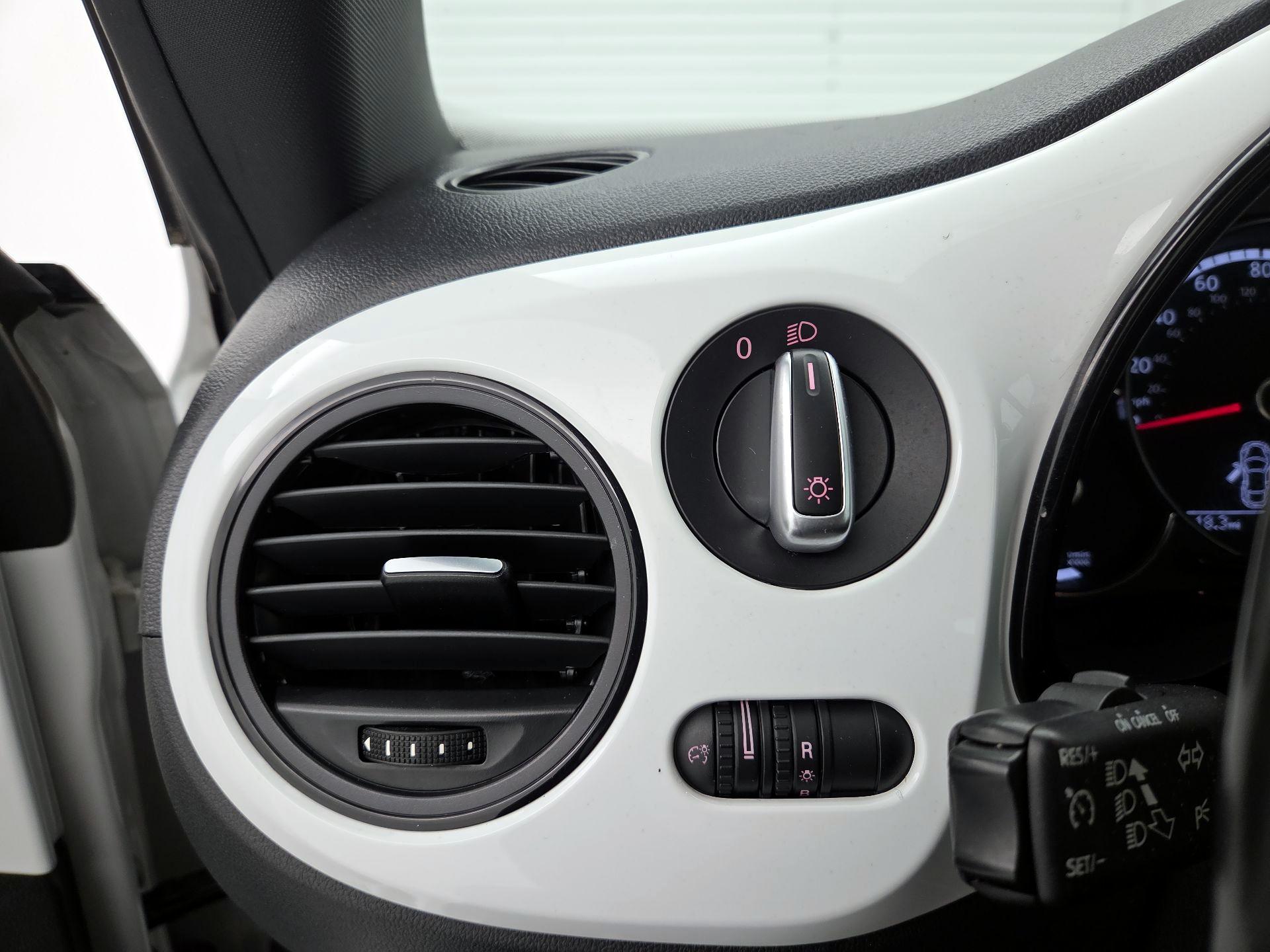 Thumbnail: 2016 Volkswagen Beetle - 13