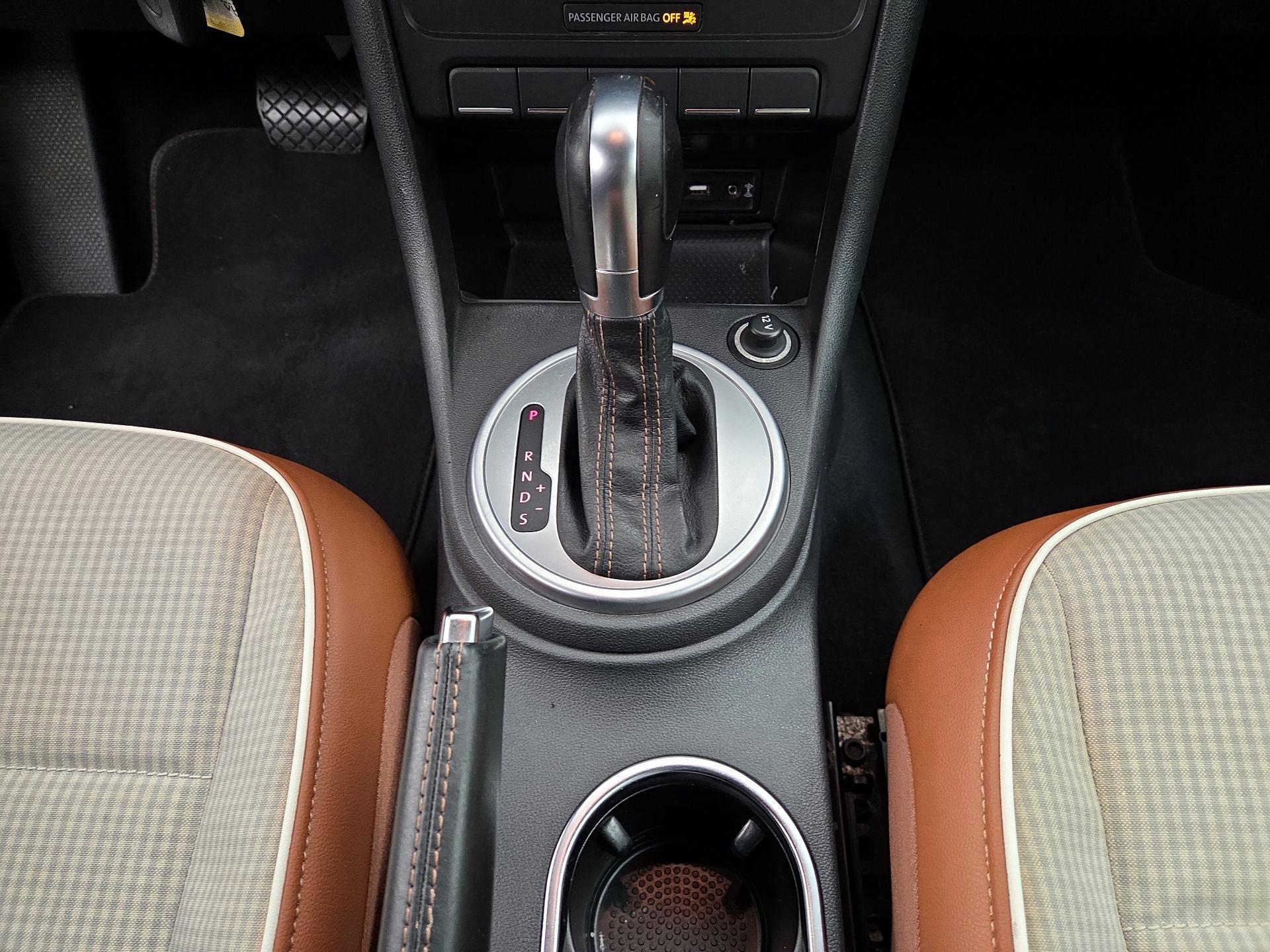 Thumbnail: 2016 Volkswagen Beetle - 16