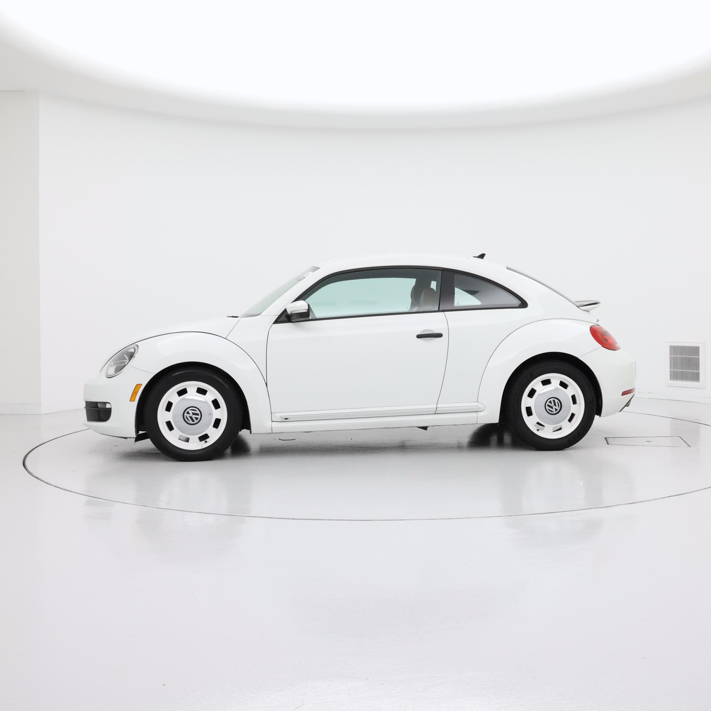 Thumbnail: 2016 Volkswagen Beetle - 3