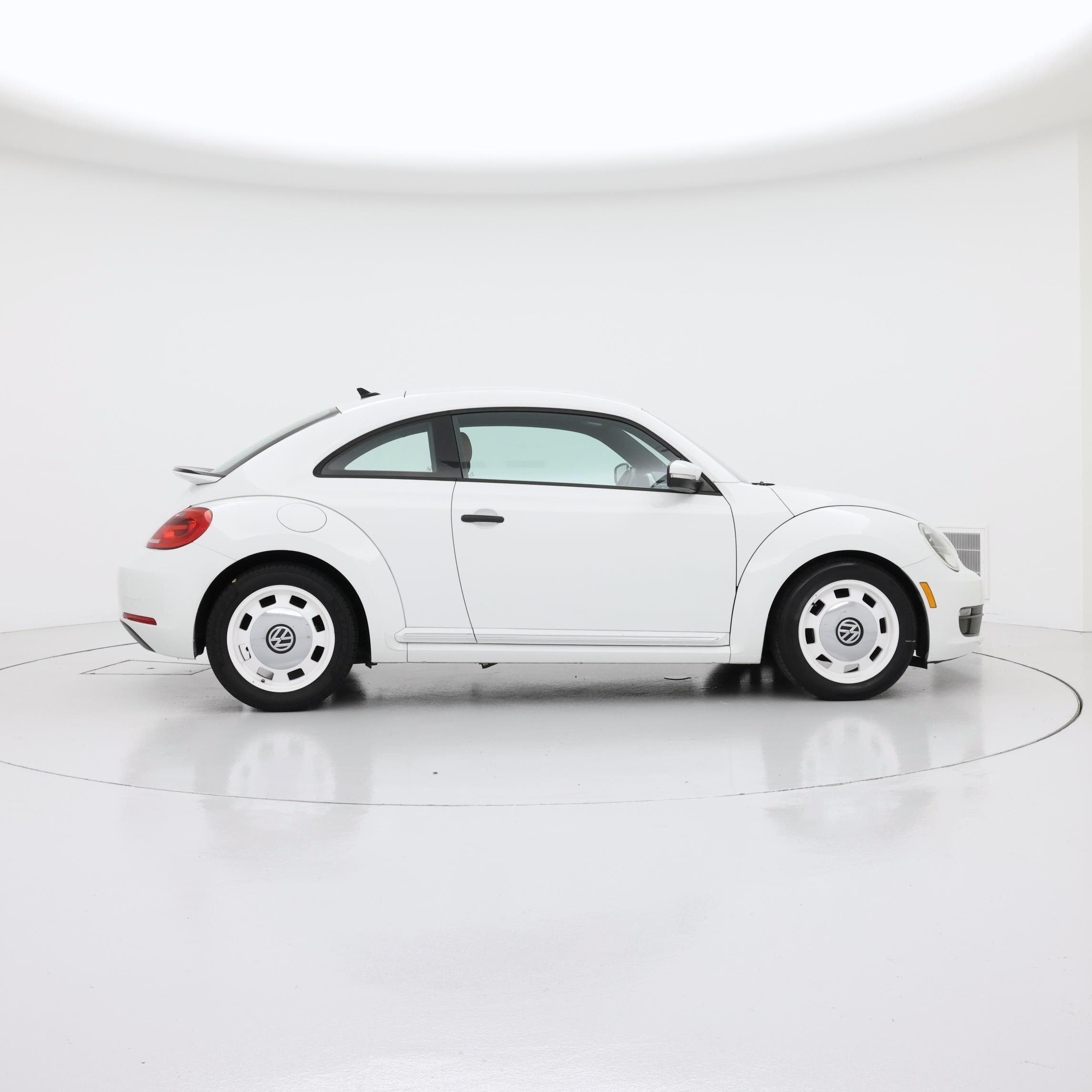 Thumbnail: 2016 Volkswagen Beetle - 7