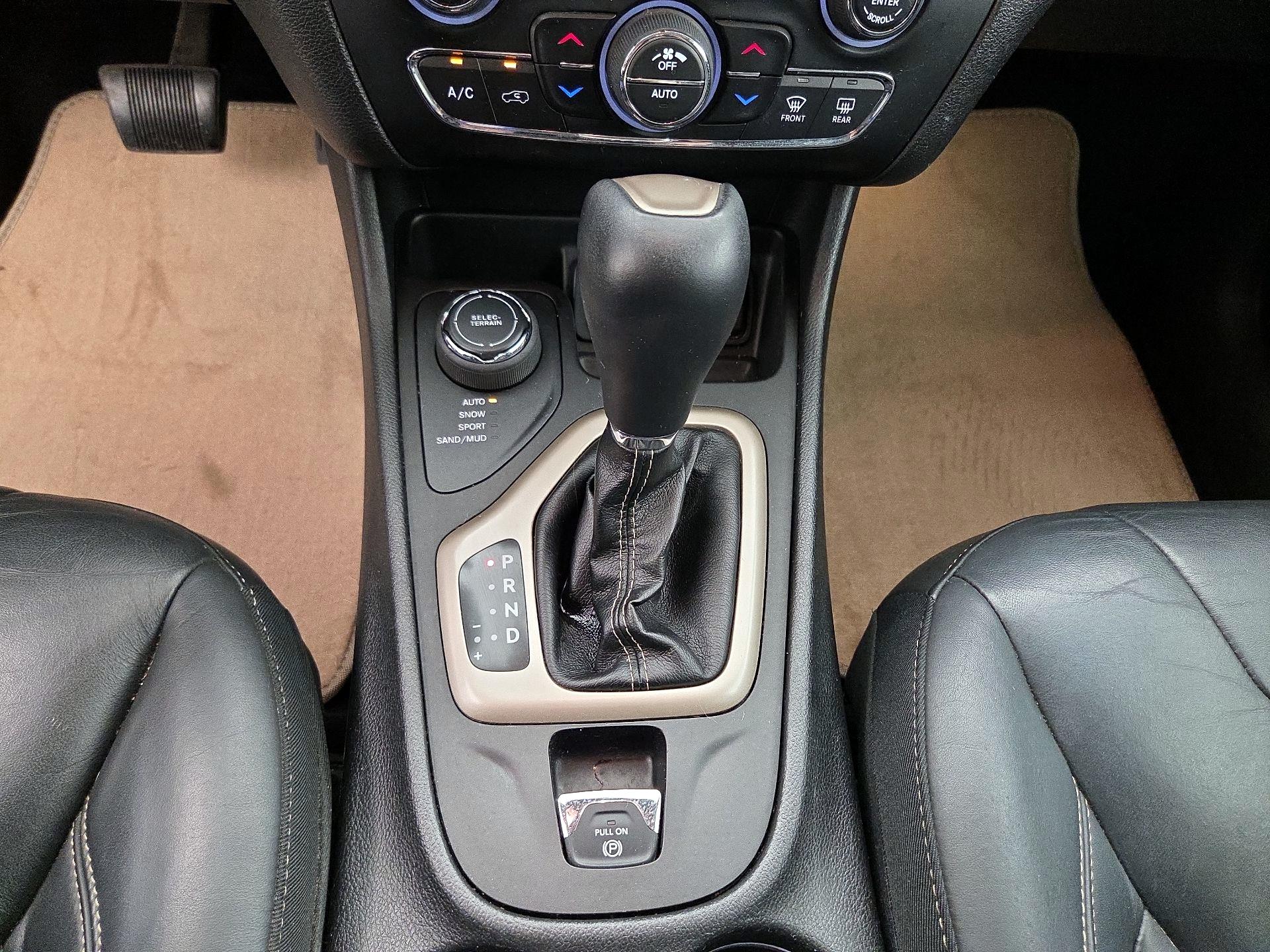 Thumbnail: 2018 Jeep Cherokee - 17