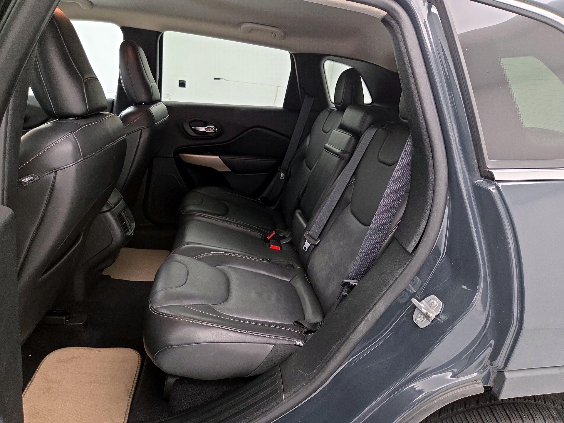 Thumbnail: 2018 Jeep Cherokee - 19