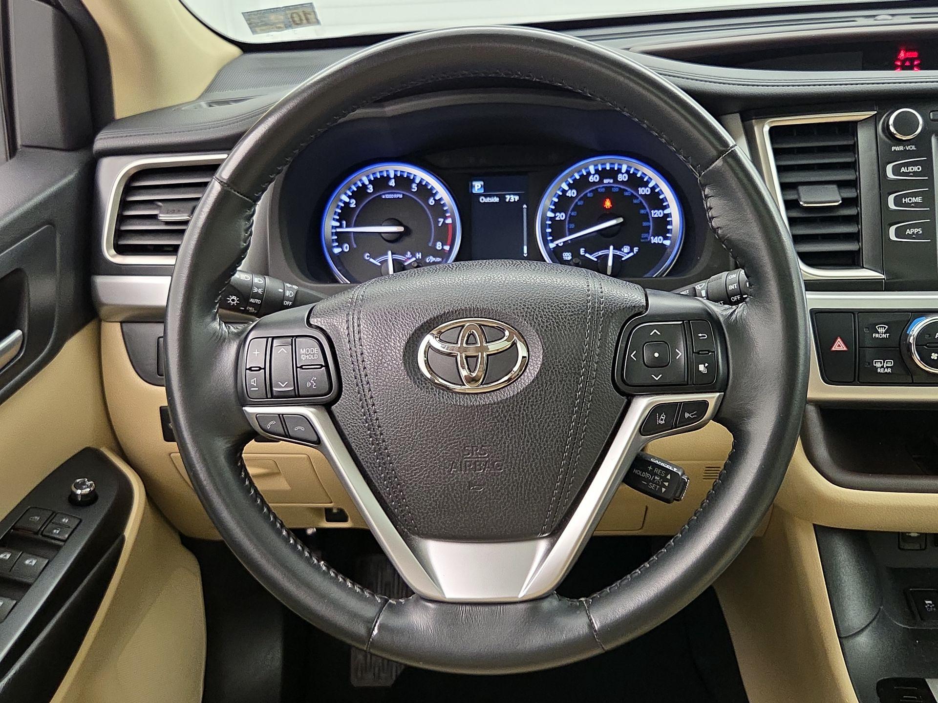 Thumbnail: 2017 Toyota Highlander - 10