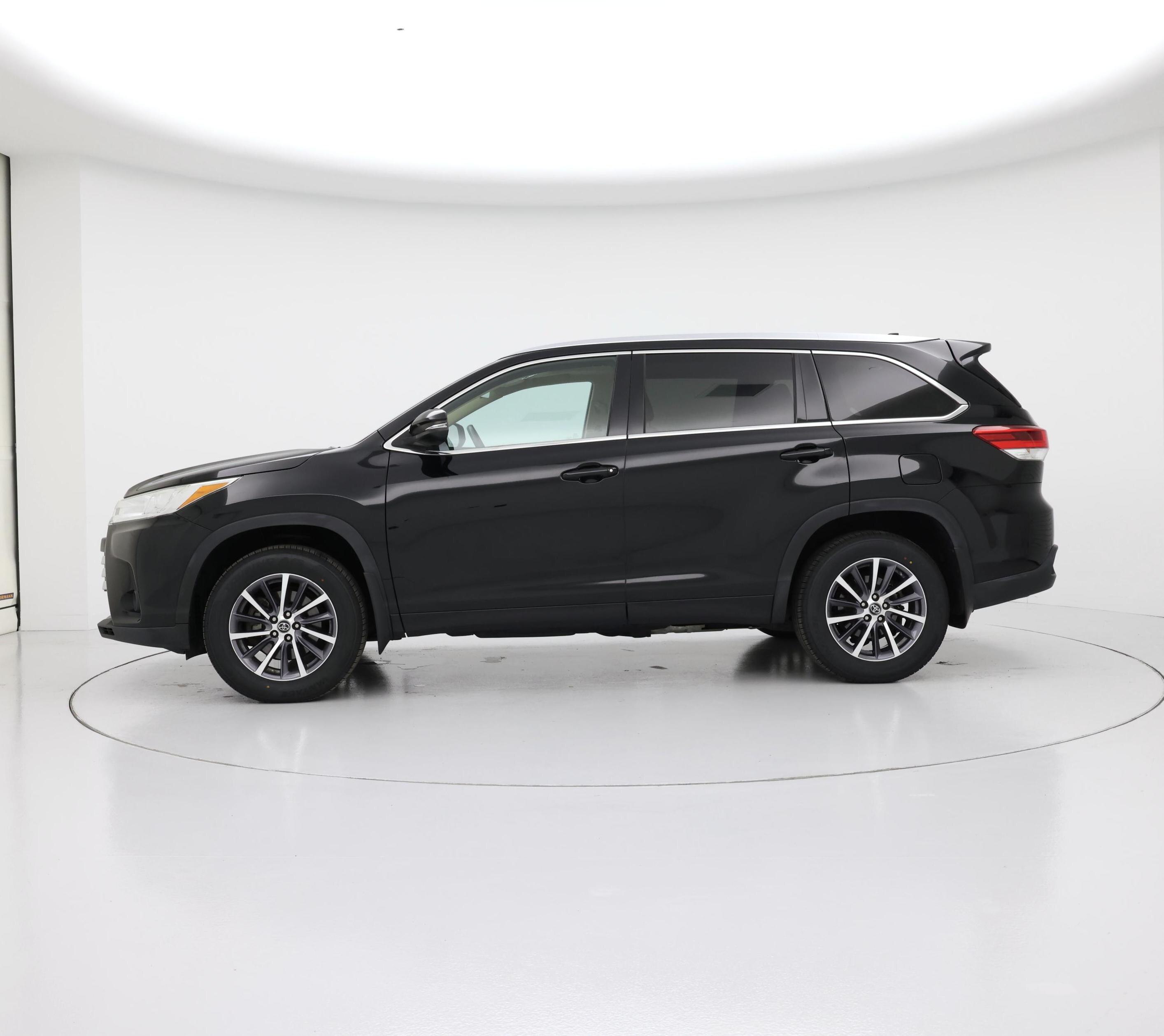 Thumbnail: 2017 Toyota Highlander - 3
