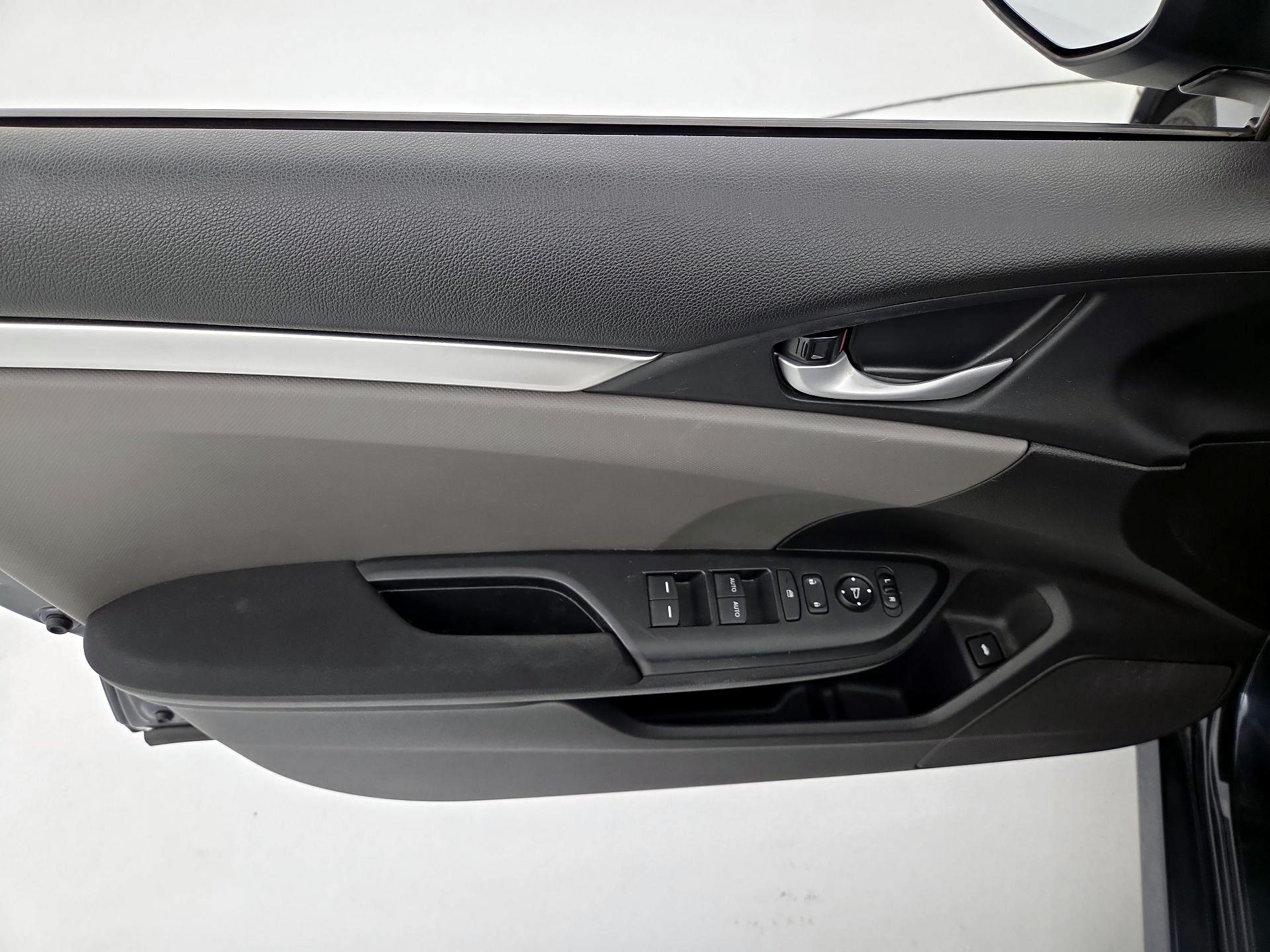 Thumbnail: 2016 Honda Civic - 12