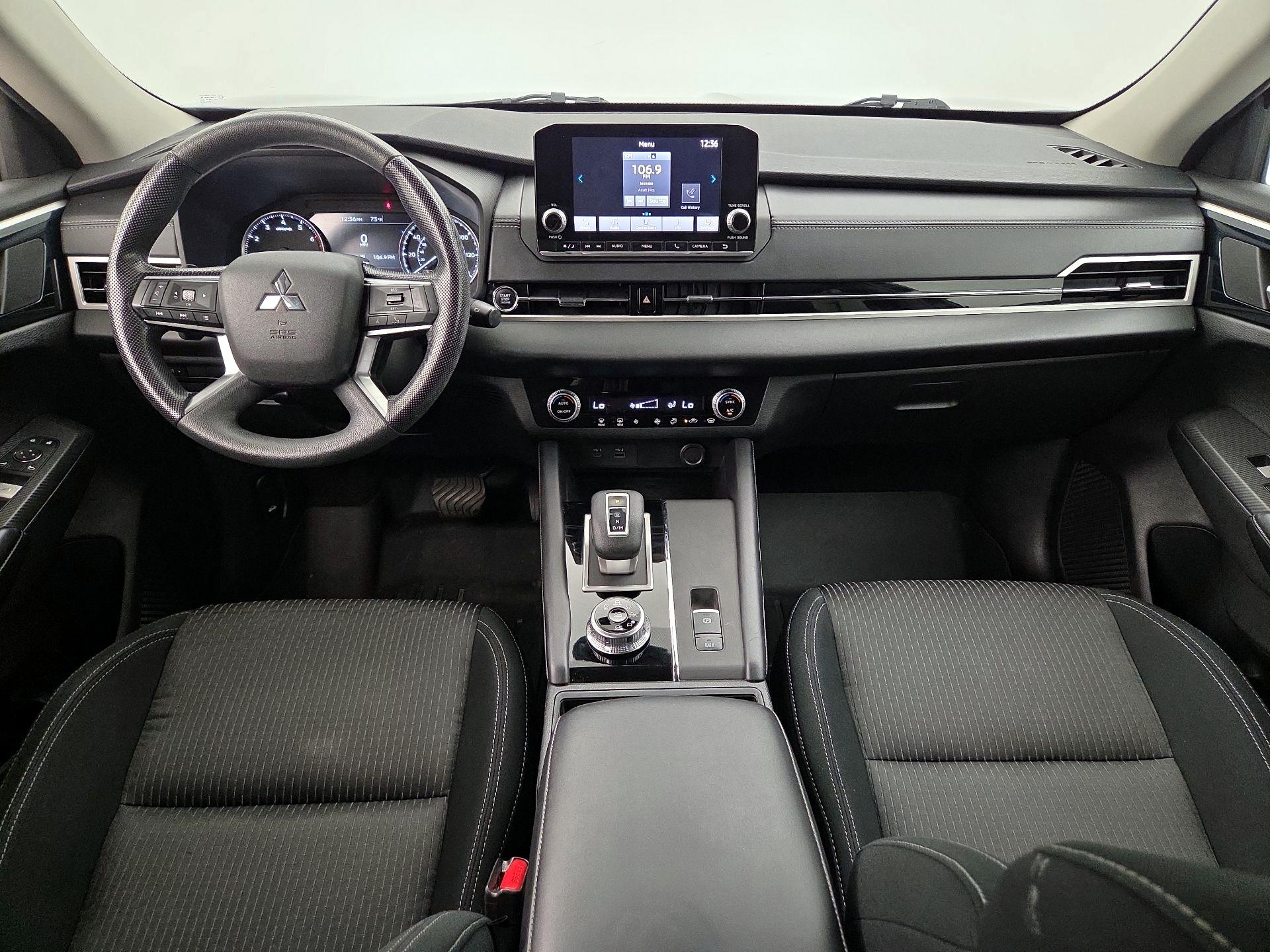 Thumbnail: 2022 Mitsubishi Outlander - 9