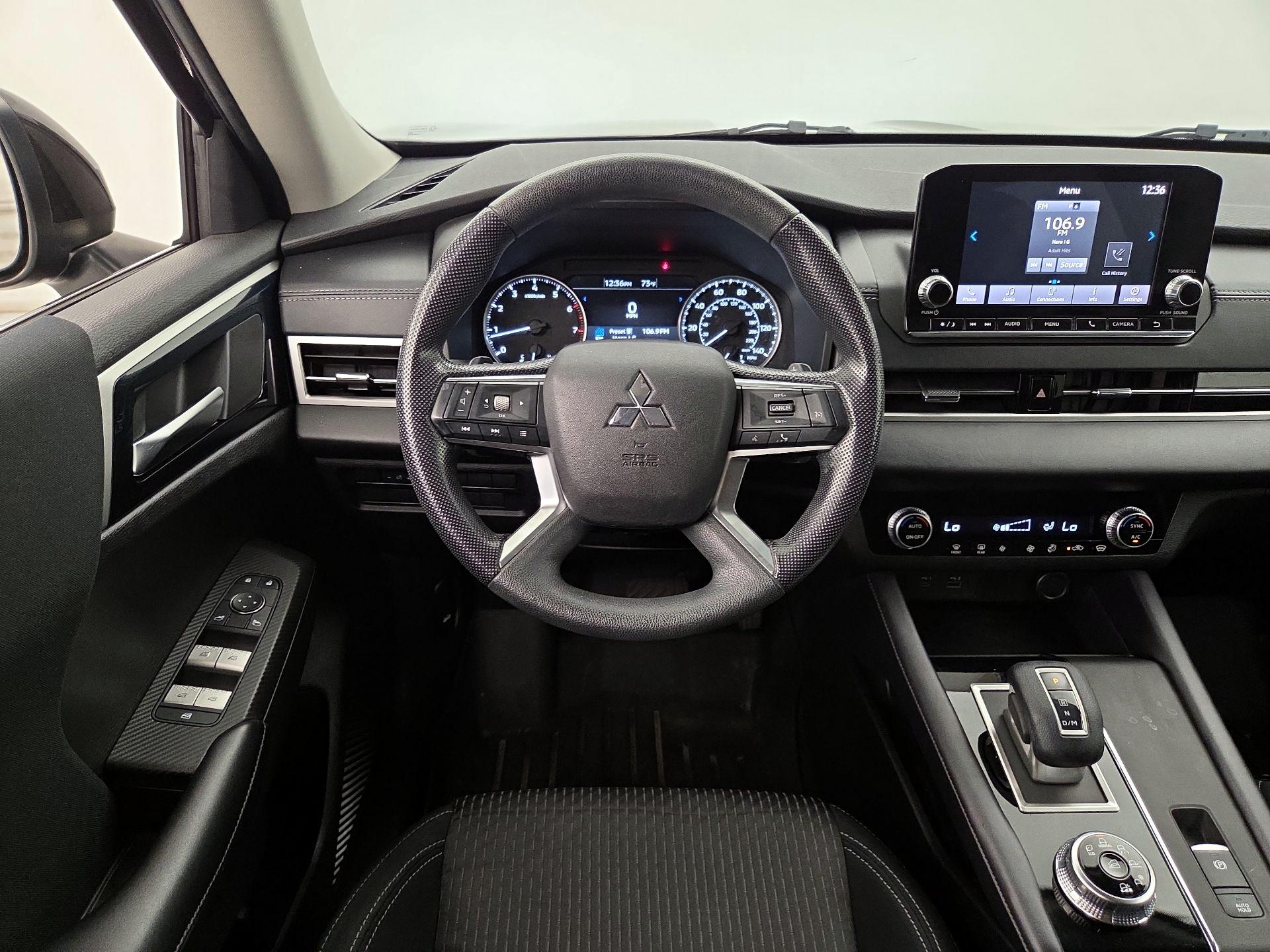 Thumbnail: 2022 Mitsubishi Outlander - 10