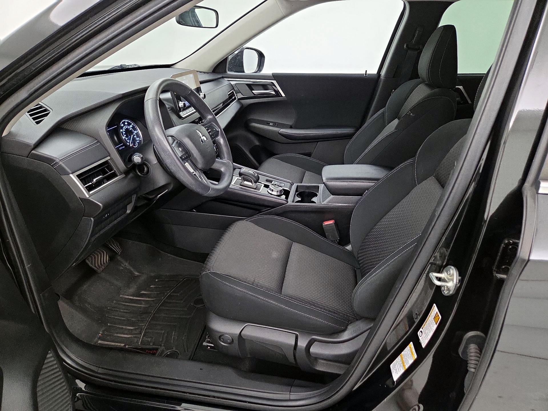 Thumbnail: 2022 Mitsubishi Outlander - 11