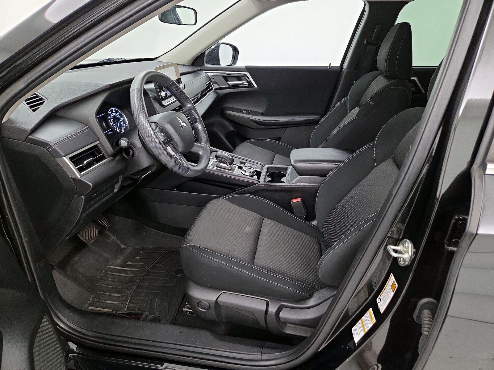 2022 Mitsubishi Outlander ES - Photo 12