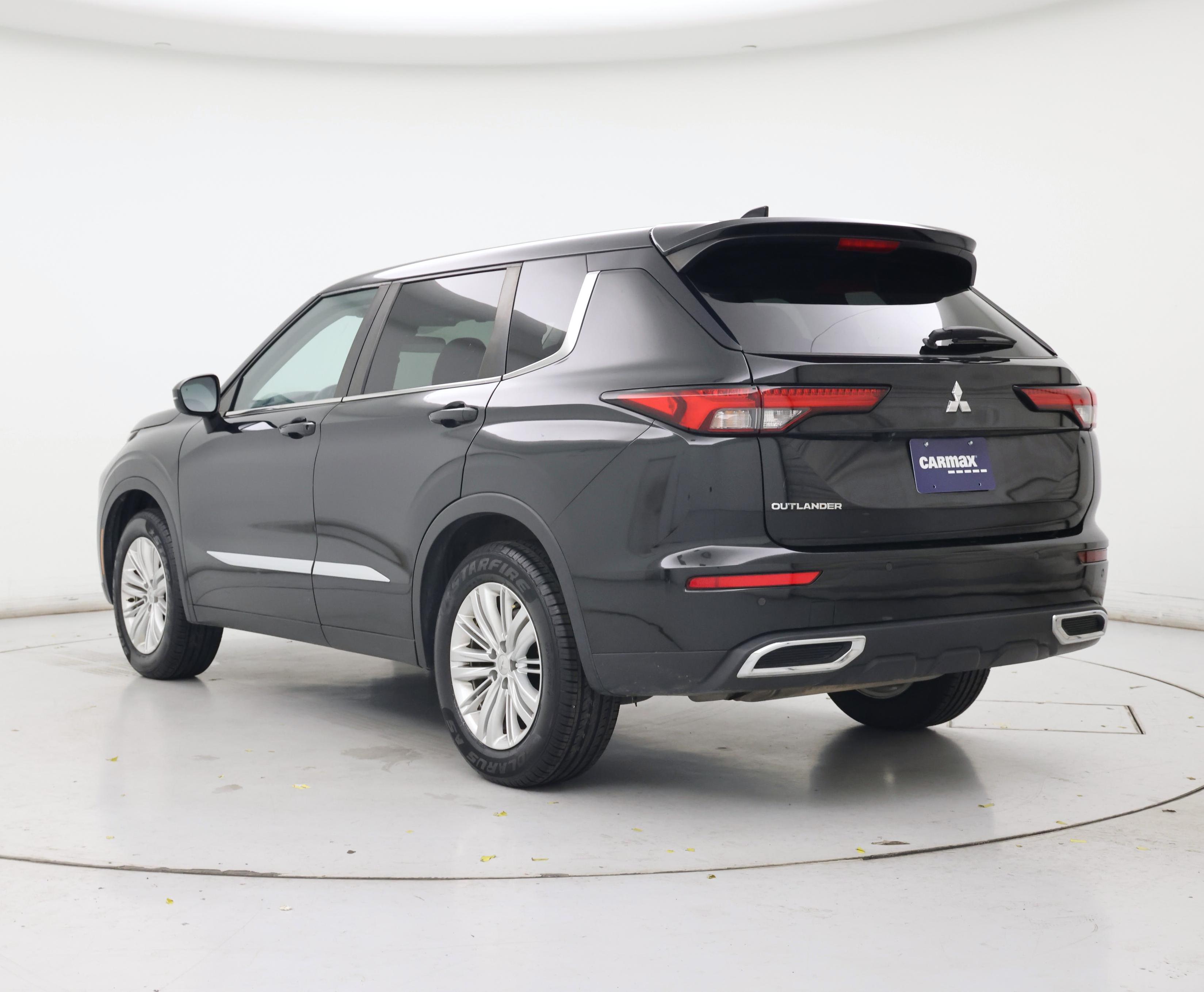 Thumbnail: 2022 Mitsubishi Outlander - 2