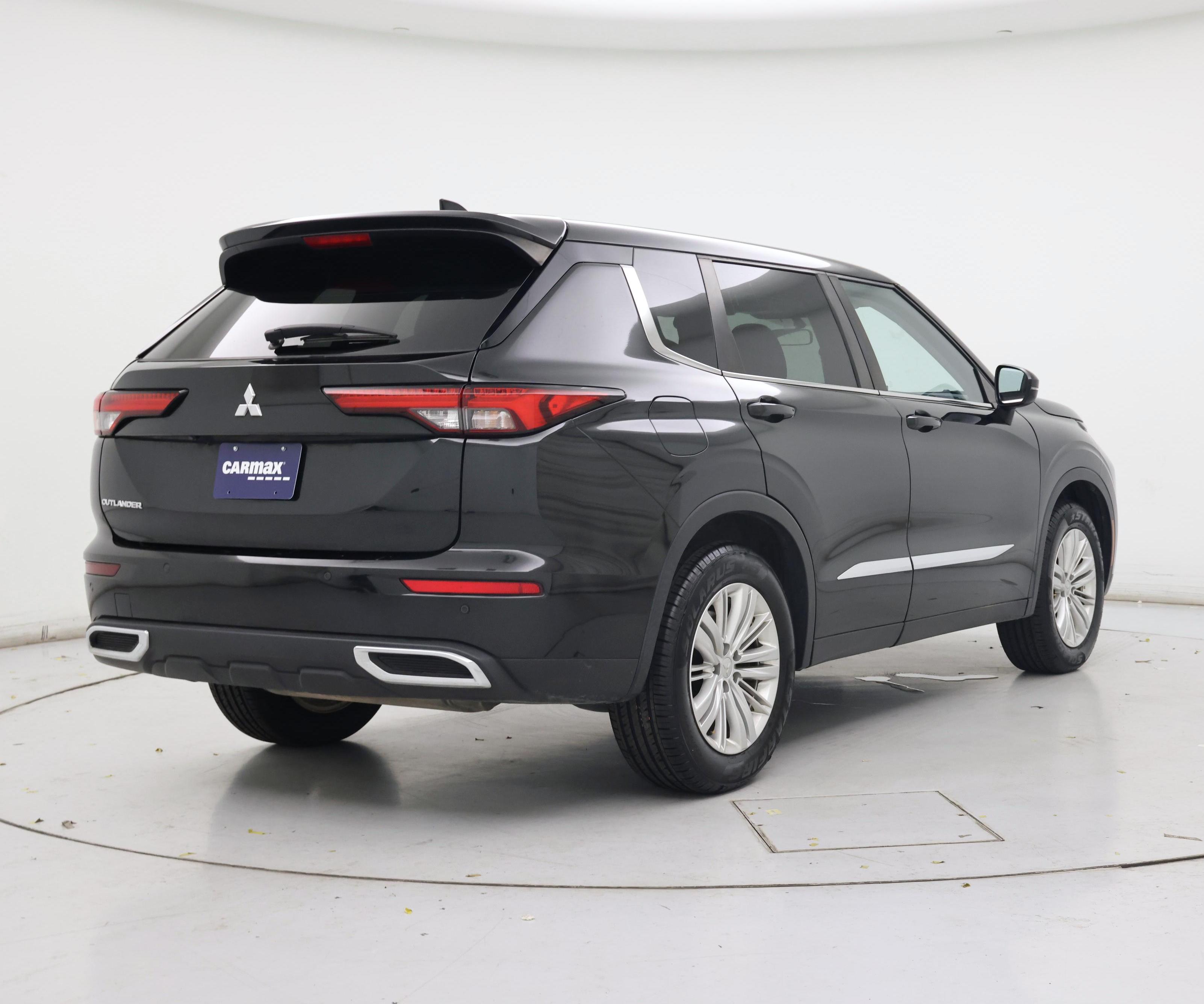 Thumbnail: 2022 Mitsubishi Outlander - 8